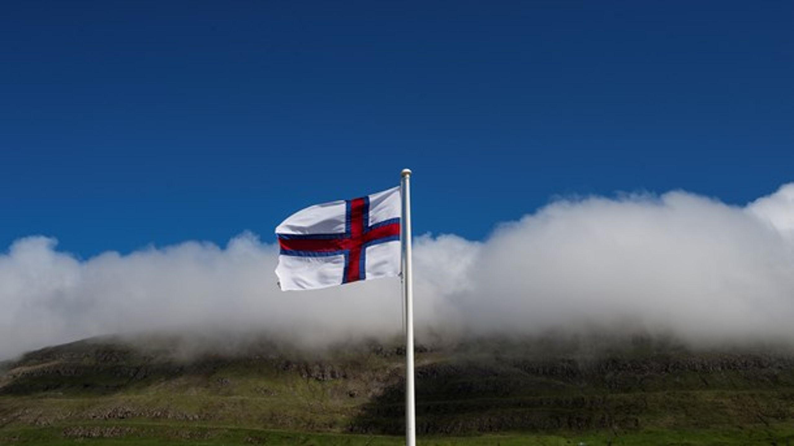 David mod Goliat: Færøernes 50.000 indbyggere er sat i en frygtindgydende duel med EU, der handler om ø-nationens økonomiske overlevelse, skriver Magni Arge (T).