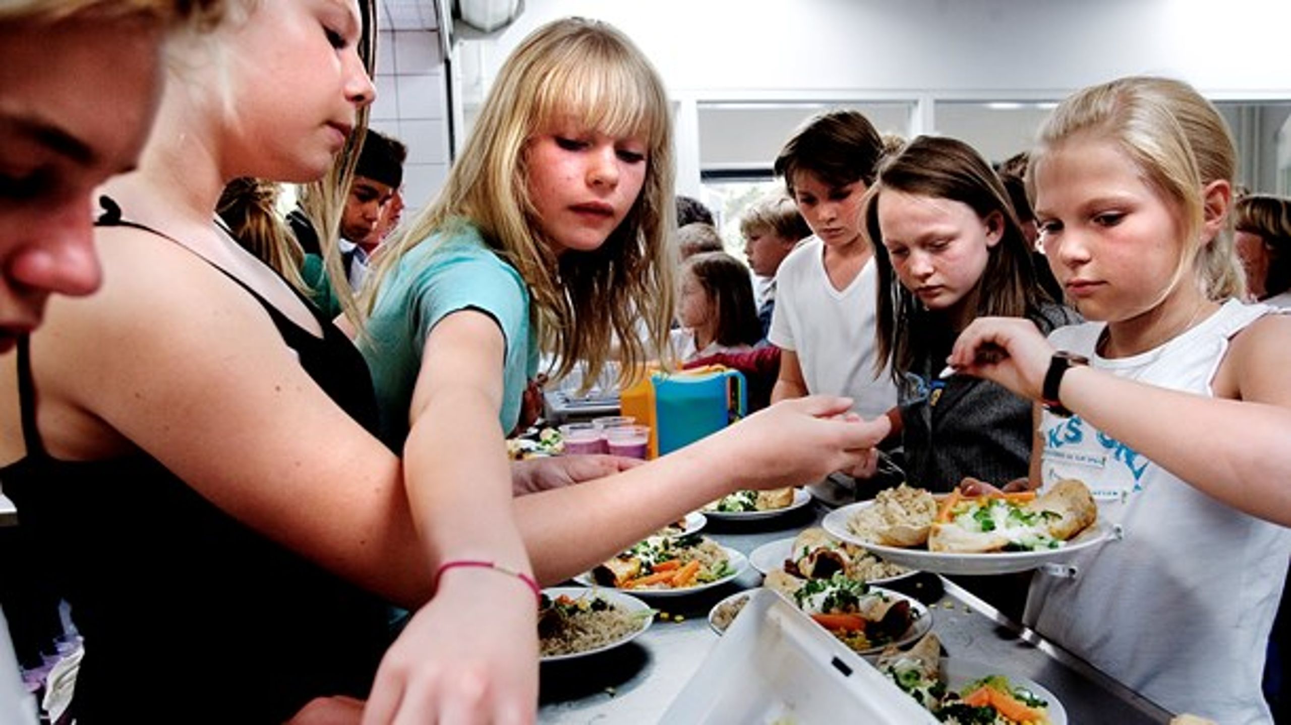 Hvis folkeskolen skal leve op til sit formål om at ruste børn og unge til deres fremtidige liv, så vil det være helt oplagt at bruge måltidet som omdrejningspunkt for udvikling, trivsel og dannelse, skriver Kenneth Højgaard.