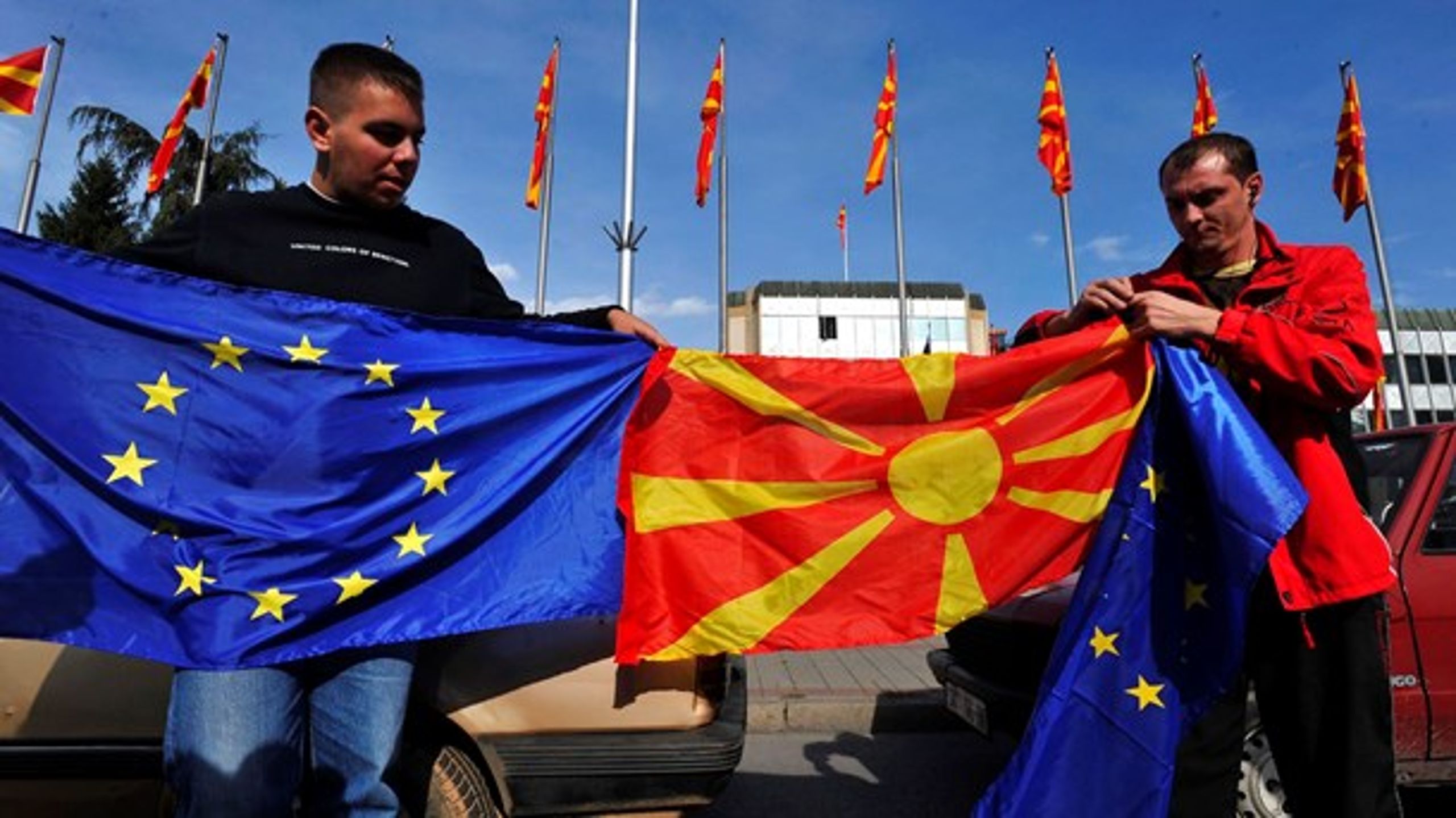 Da Kommissionen første gang foreslog, at EU skulle påbegynde optagelsesforhandlinger med Makedonien i 2009, førte det til glade billeder fra landets hovedstad, Skopje. Men spørger man danskerne i dag, er 60 procent modstandere af en udvidelse af unionen på Balkan.