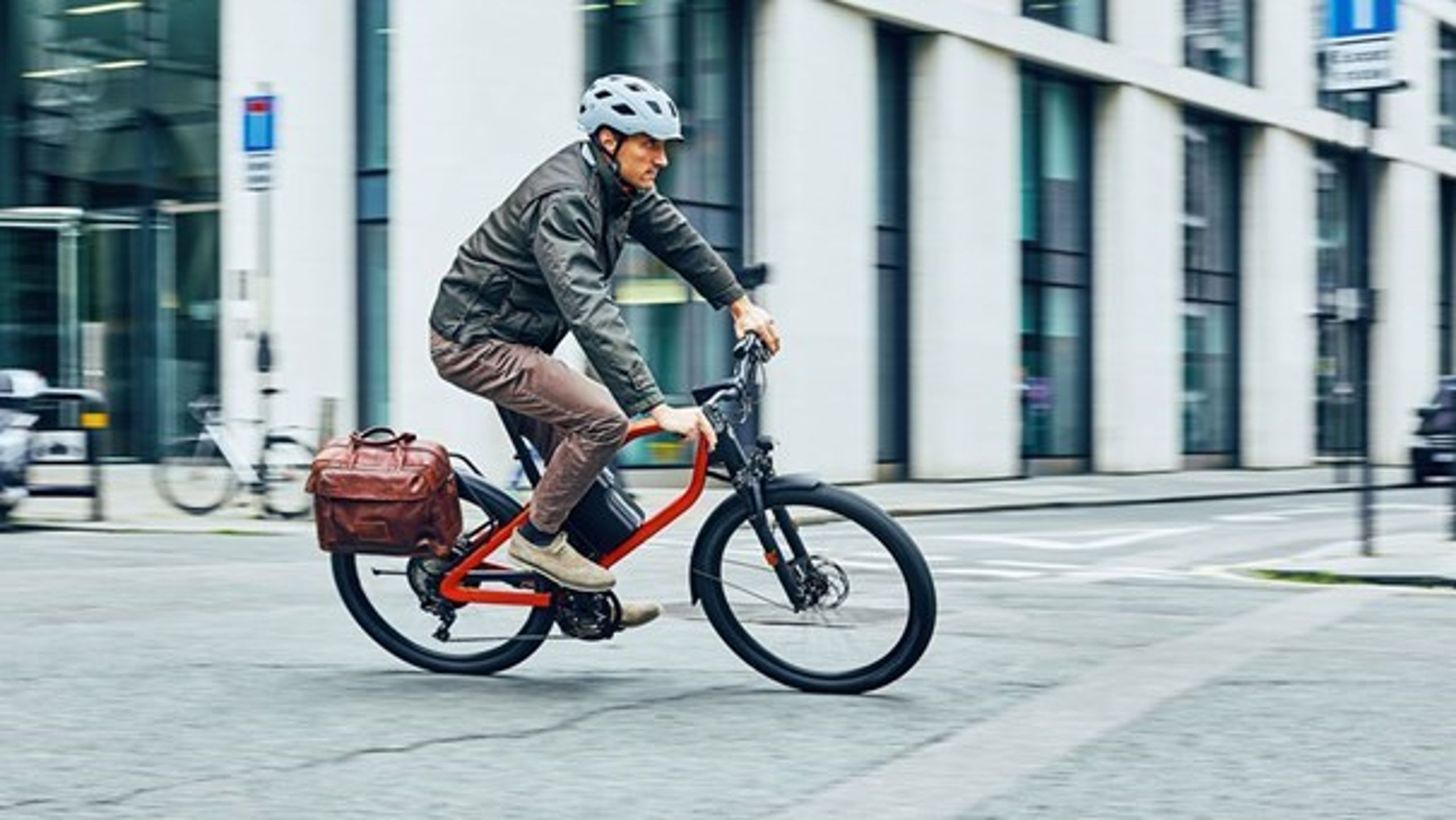 Nye hurtige elcykler får snart lov at køre på danske veje og cykelstier med op til 45 kilometer i timen.&nbsp;&nbsp;(Foto: Pressefoto/Klever Mobility)