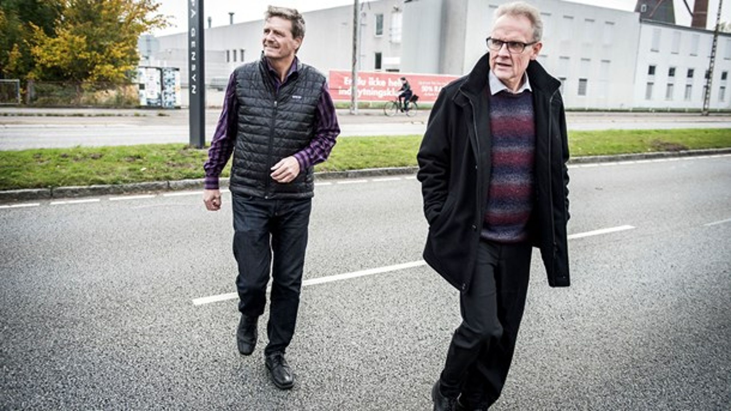 Glostrups Venstre-borgmester John Engelhardt (tv.) er oppe imod et nyt flertal i byrådet, efter at et tidligere venstremedlem og Konservative er gået med i en ny "samarbejdsgruppe" med de røde partier. På billedet er han sammen med Albertslunds borgmester, Steen Christiansen.