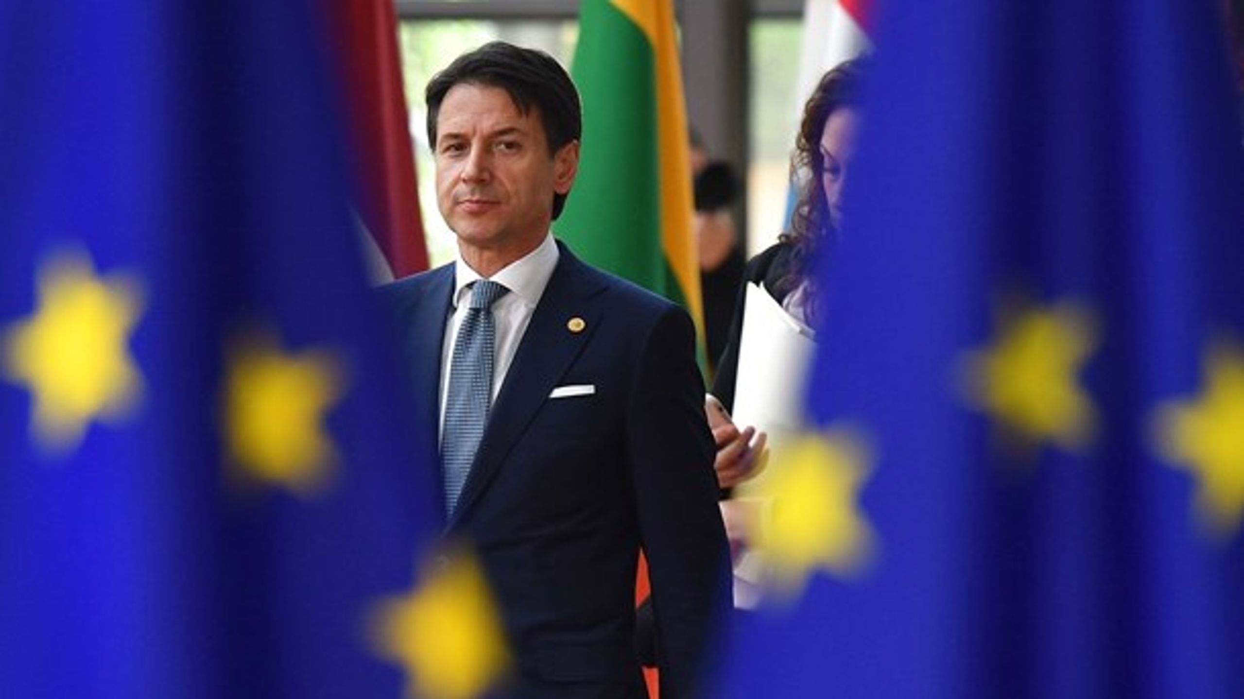 Den nye italienske premierminister, Giuseppe Conte, gjorde sin debut ved et EU-topmøde til et gidseldrama ved at blokere for alle beslutninger.
