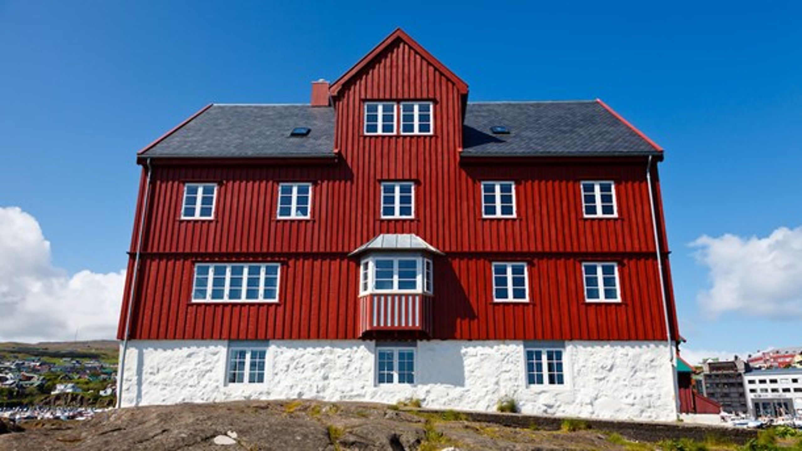 Færøernes parlamentsbygning på Tinganes-halvøen i Torshavn.