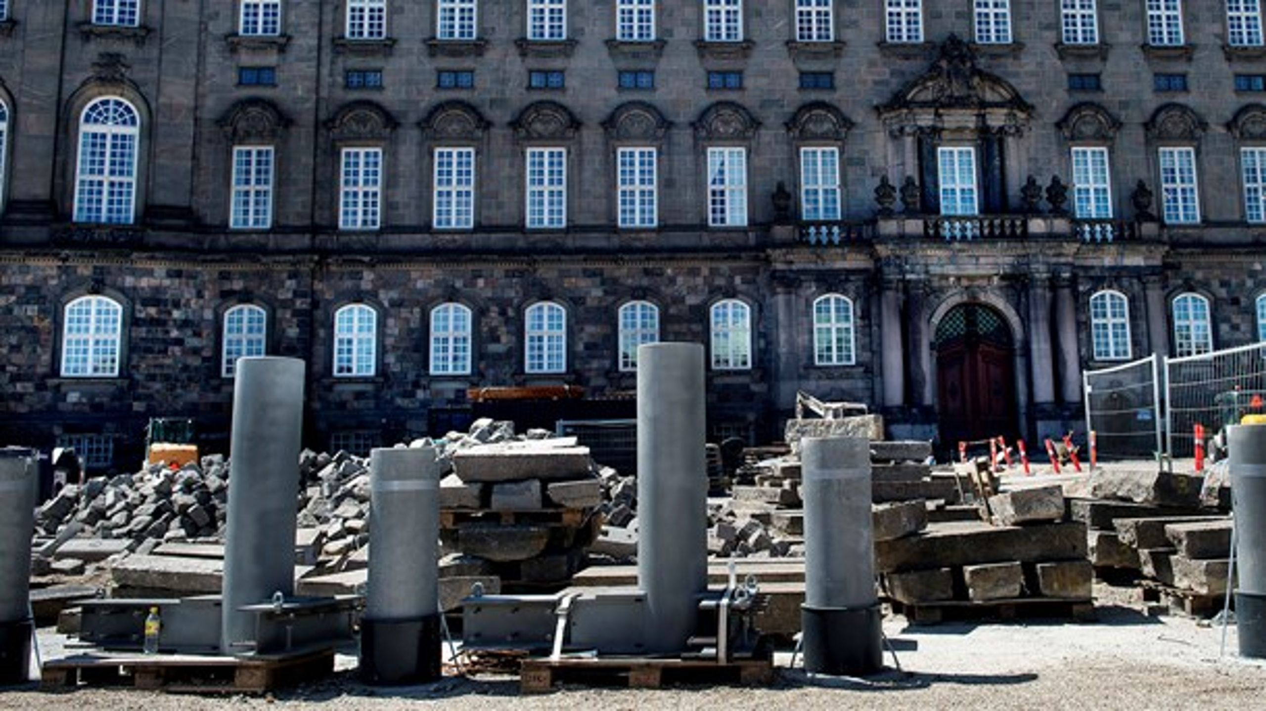 Christiansborg Slotsplads ombygges og terrorsikres med pullerter.&nbsp;