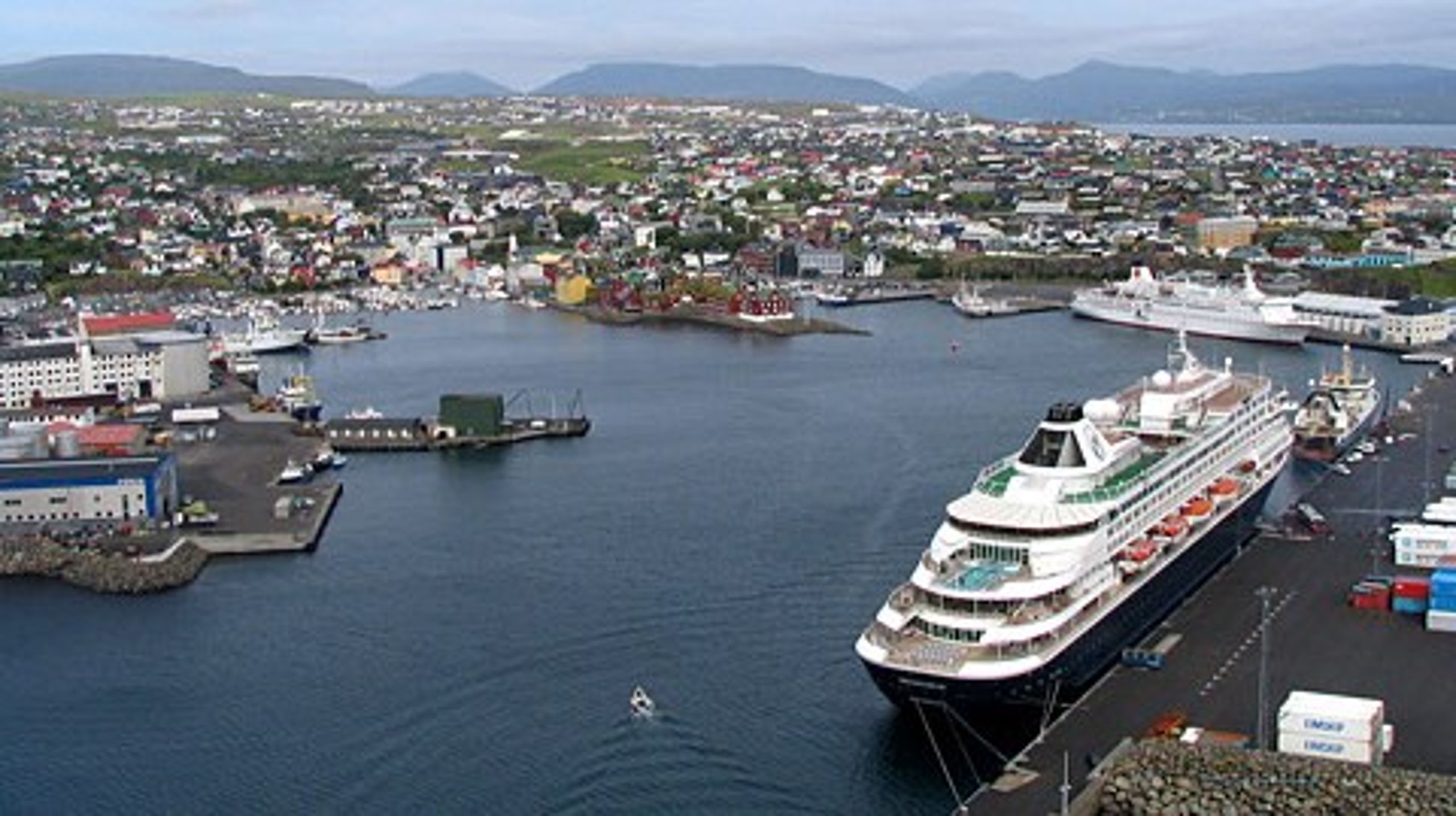 Krydstogtskib i havnen i Tórshavn.