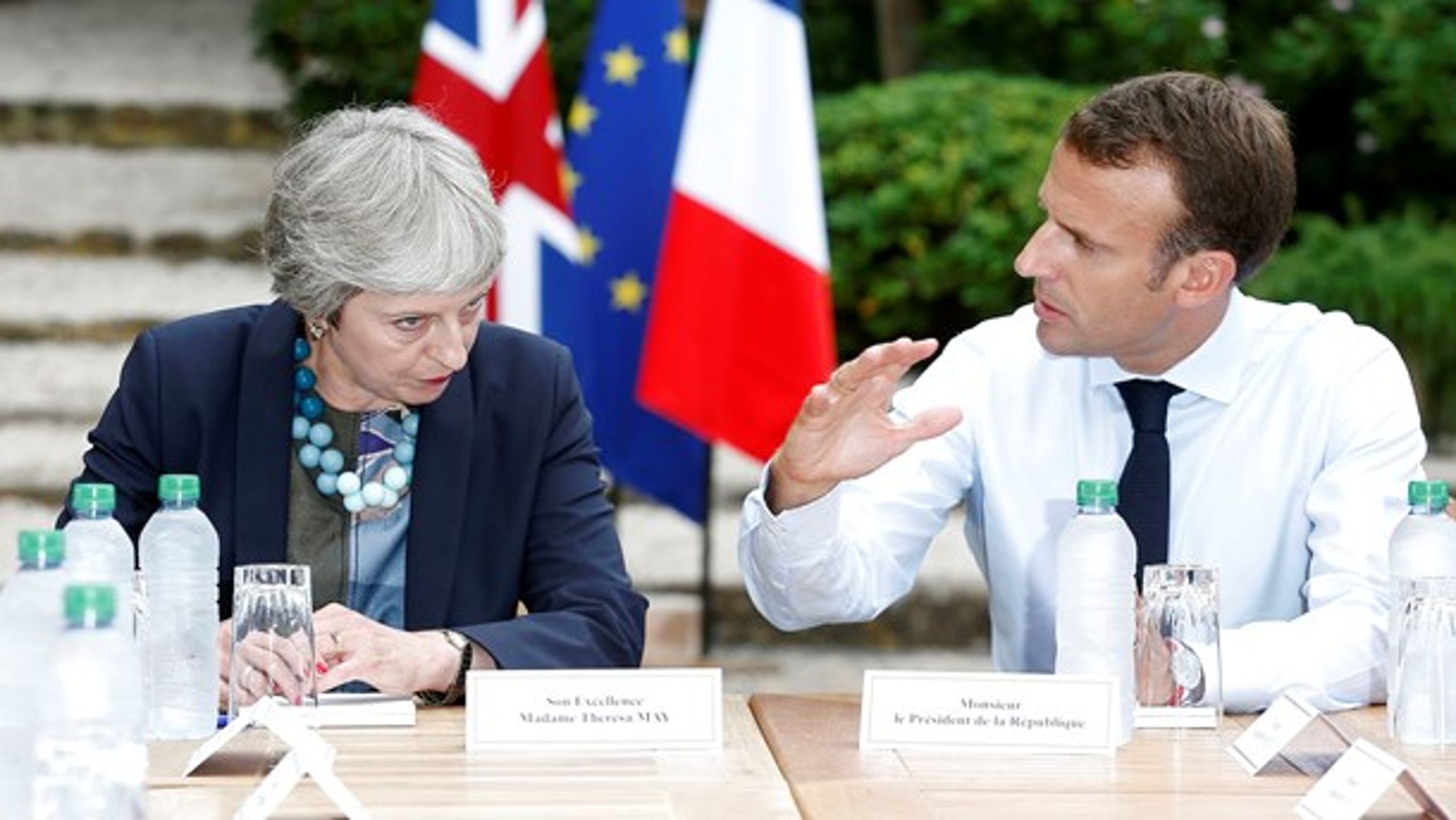 Den britiske premierminister, Theresa May (t.v.), fik ikke overbevist Frankrigs præsident, Emmanuel Macron, om sine Brexit-planer, da hun besøgte ham i begyndelsen af august.
