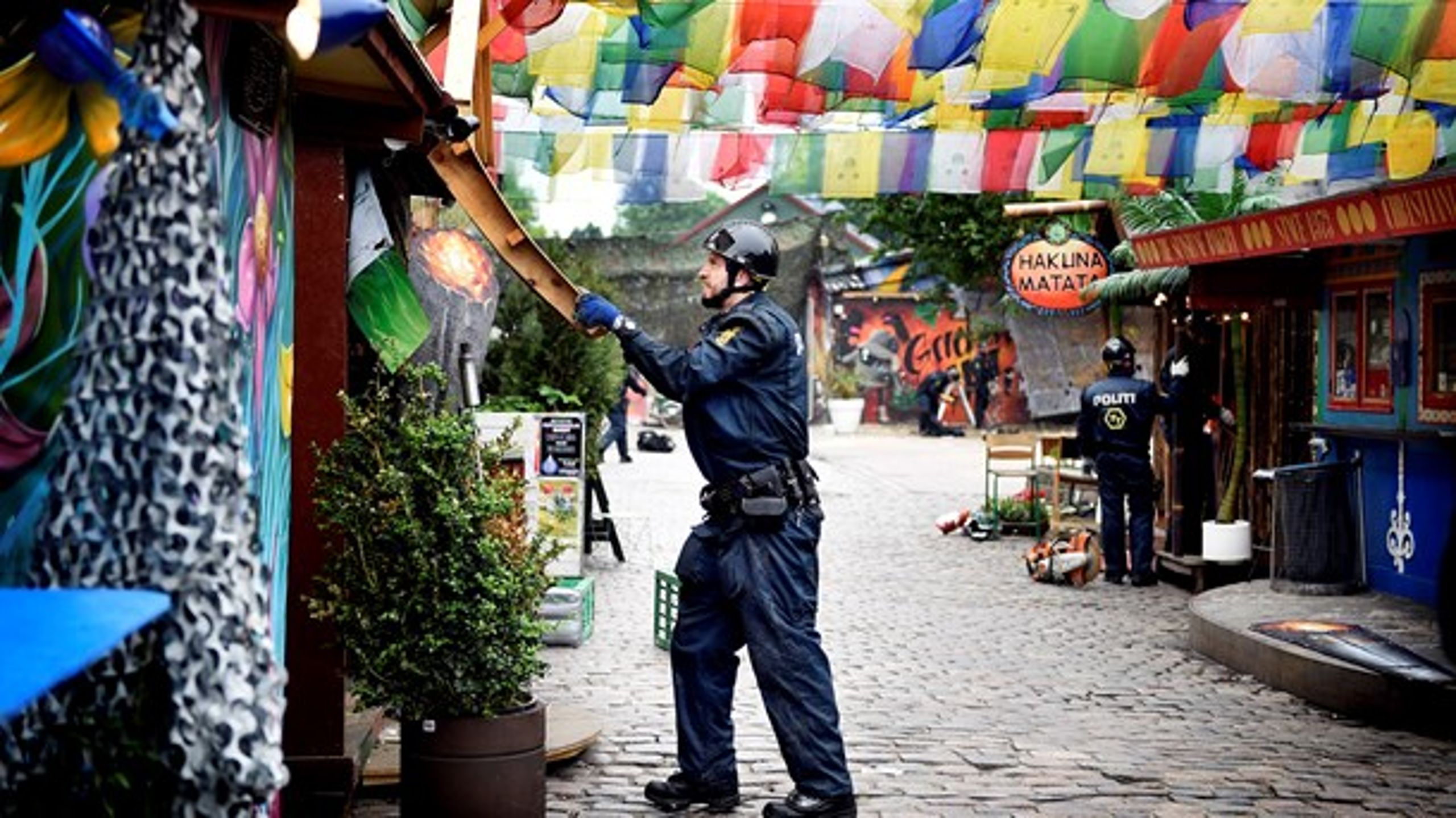 Et statsautoriseret salg af cannabis ville give politiet flere ressourcer og&nbsp;hjælpe Christiania til at komme af med kriminaliteten, skriver Carl Valentin.