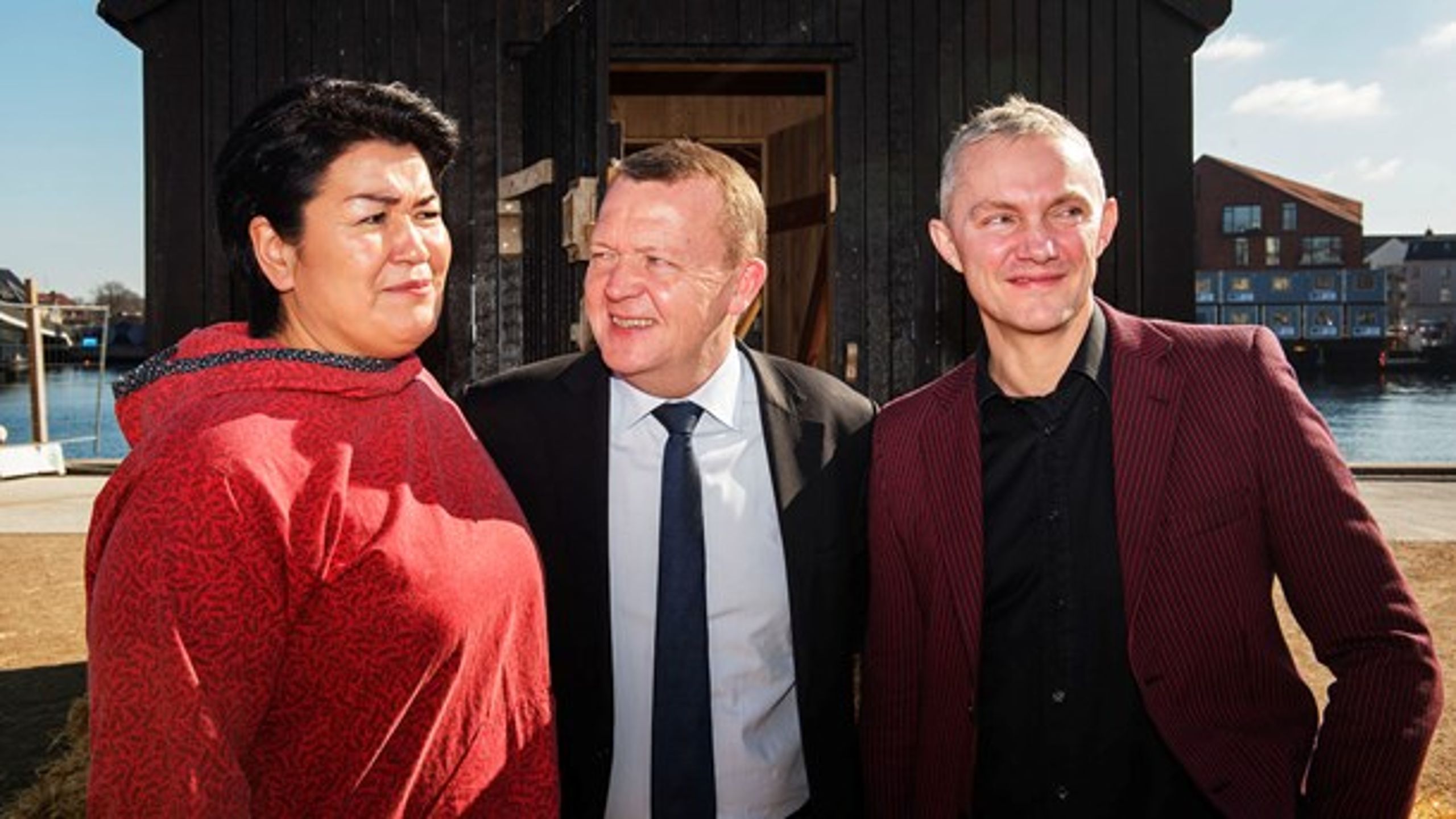 Aleqa Hammond (t.v.) og&nbsp;Sjúrður Skaale (t.h.) sammen med statsminister Lars Løkke Rasmussen på Folkemødet 2016.<br>