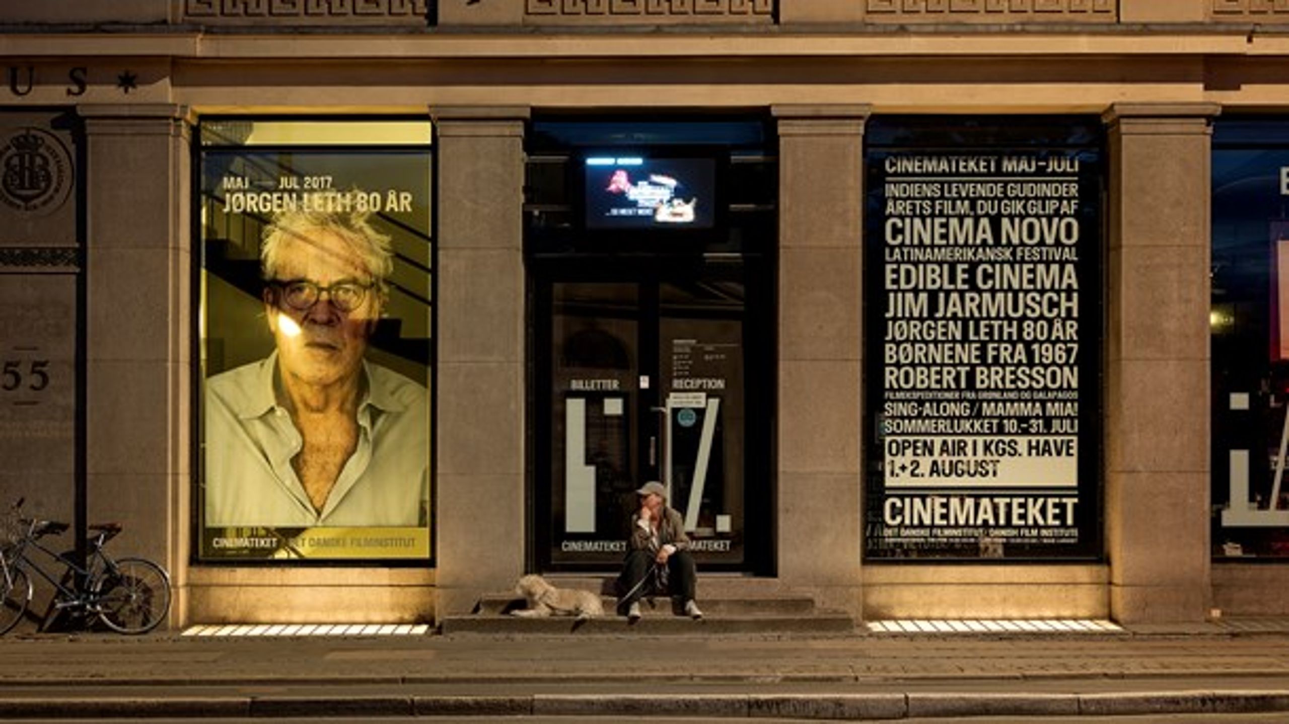 Cinemateket ejes af og deler bygning med Det Danske Filminstitut i Gothersgade i indre København.