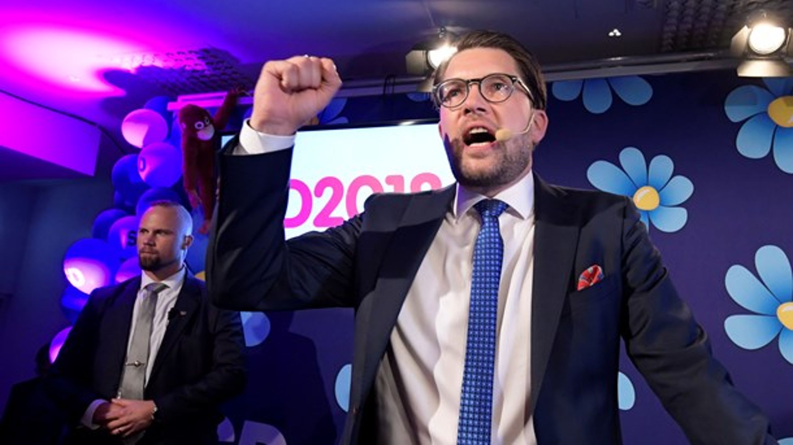 Formanden for Sverigedemokraterne, Jimmie Åkesson, vil med sit partis 62 mandater forsøge at øve indflydelse på den kommende regeringsdannelse, selvom de øvrige partier tidligere har afvist at samarbejde med ham.