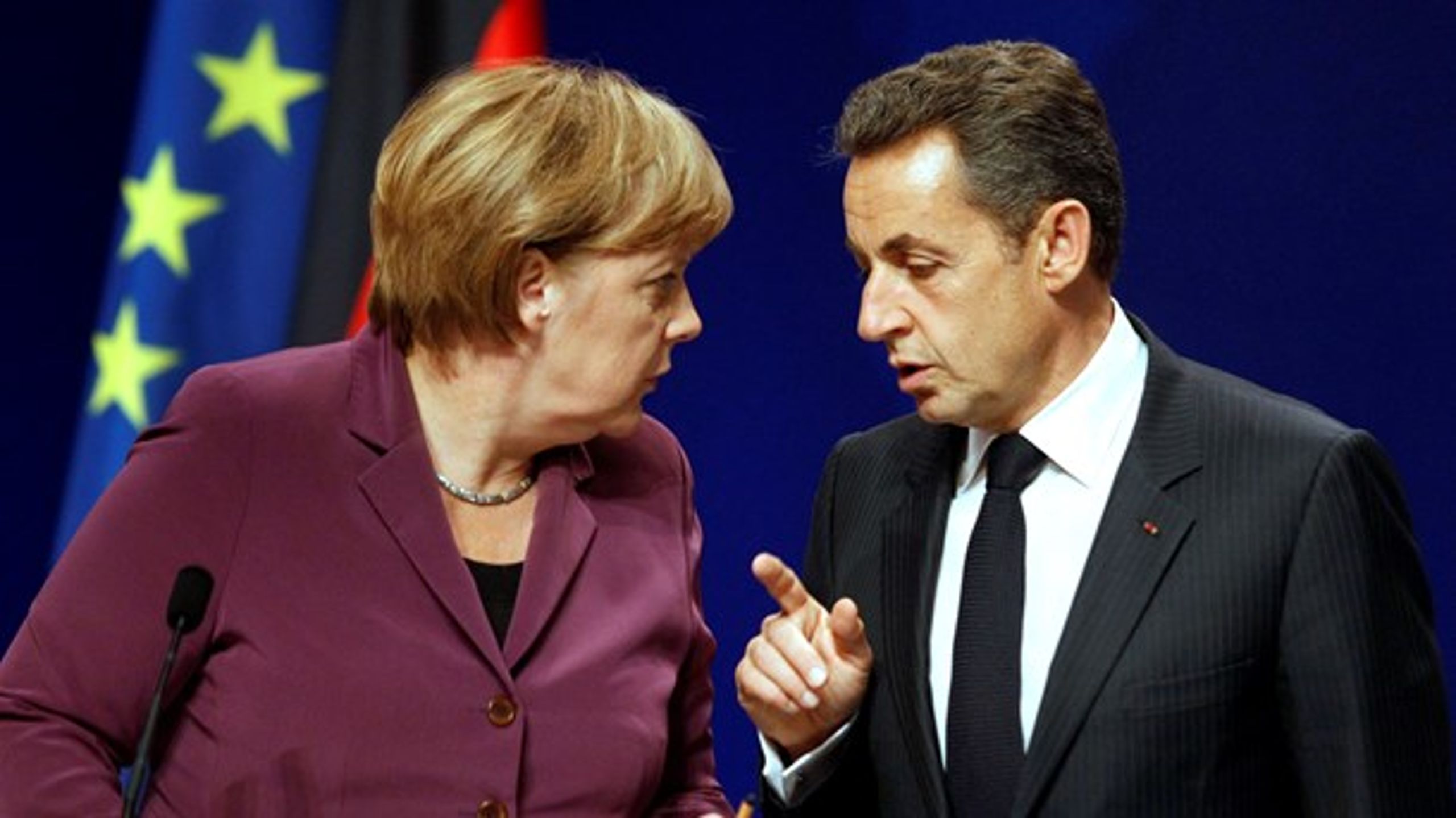 <div>Den tyske kansler Angela Merkel og den tidligere præsident i Frankrig Nicolas Sarkozy kritiseres i en ny bog for at spille terninger med EU’s fremtid. Resultatet er unødvendig lidelse for millioner af europæere og et EU, som kan være sat uopretteligt tilbage i den globale konkurrence.</div>