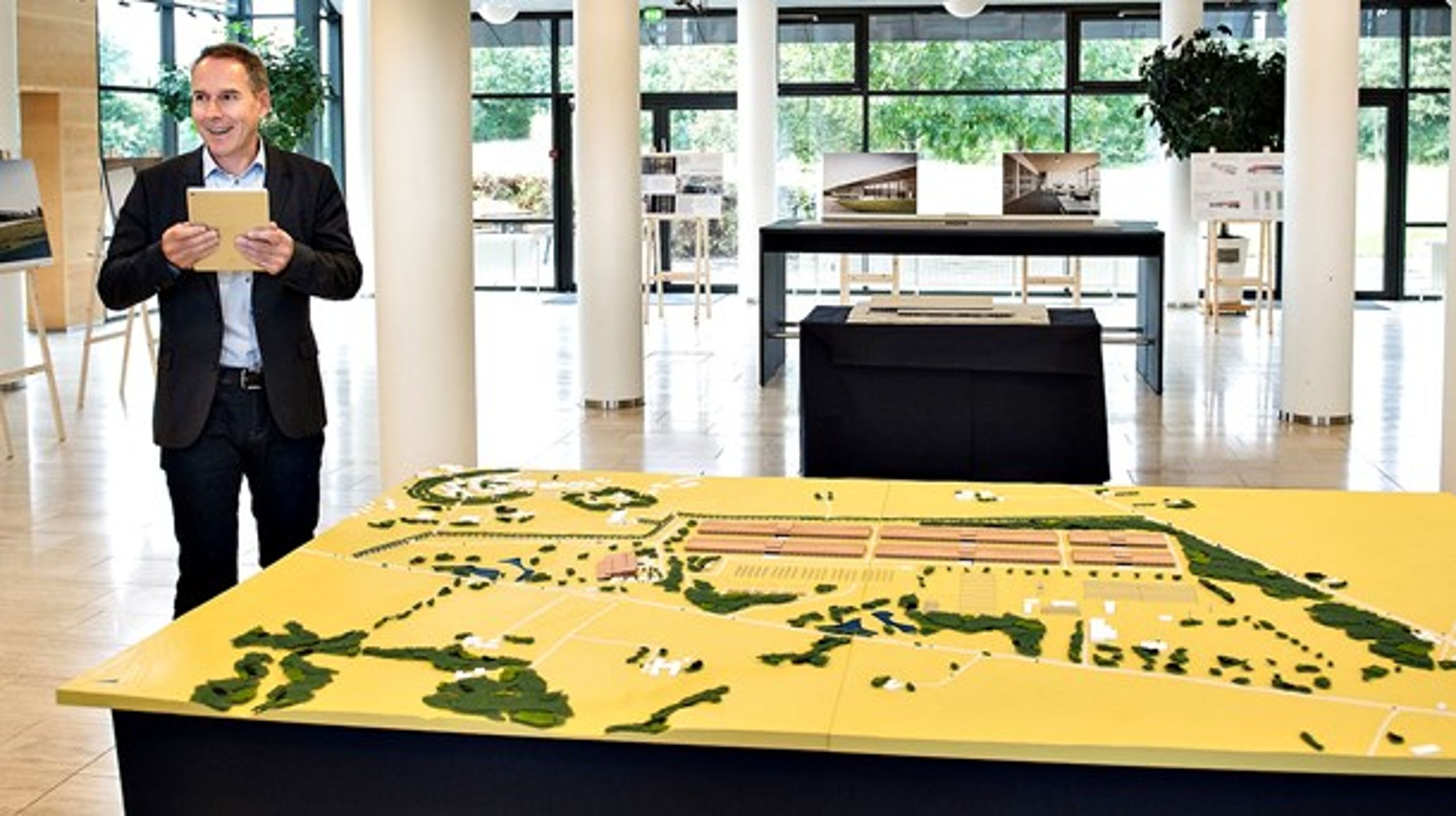 Her bliver Apples datacenter i Foulum præsenteret. Også Odense får snart et stort datacenter fra Facebook, og borgmester Peter Rahbæk Juel (S) fremhæver byudvikling og den teknologiske dagsorden som udslagsgivende.