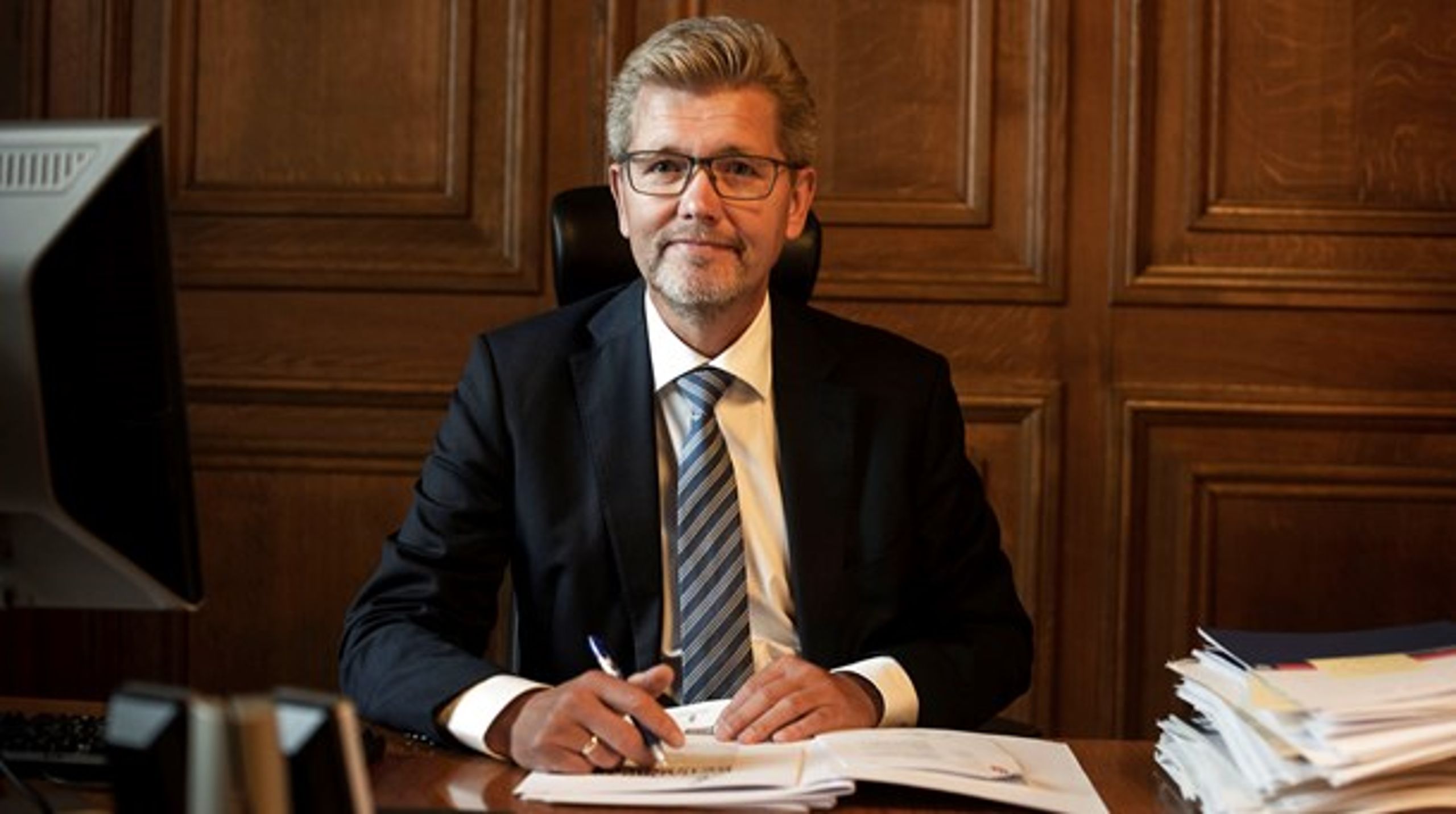 Københavns overborgmester Frank Jensen (S) har ikke tænkt sig at bruge kommunens 11 mia. kr. store opsparing til at finansiere&nbsp;skattelettelser. Af flere grunde.