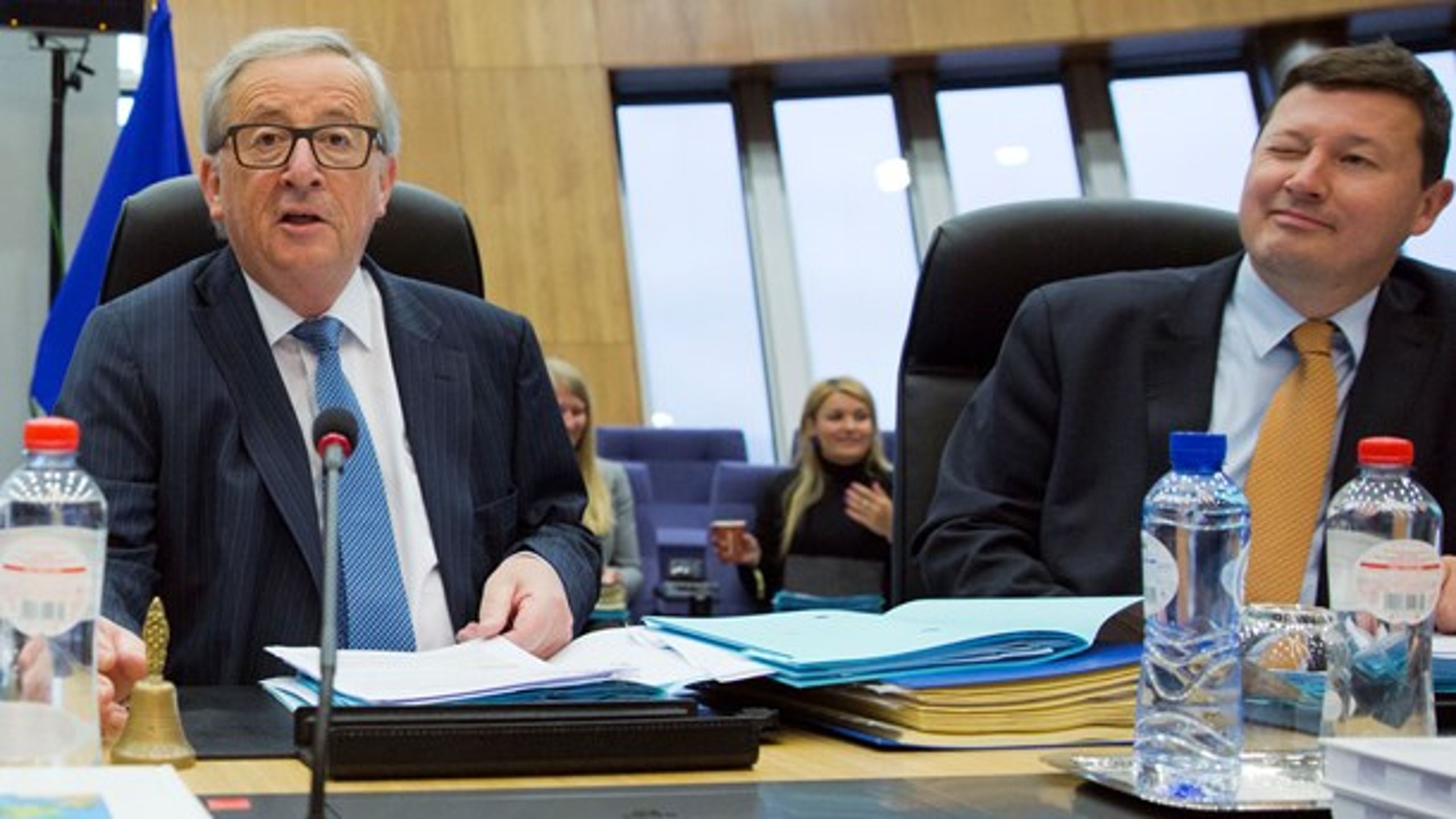 Kup, hvad for et kup? EU-Kommissionens formand, Jean-Claude Juncker, afviser pure at have omgået reglerne for at skubbe sin politiske toprådgiver, Martin Selmayr (t.h.) til tops i embedsværket. Men EU's ombudskvinde har en anden opfattelse.