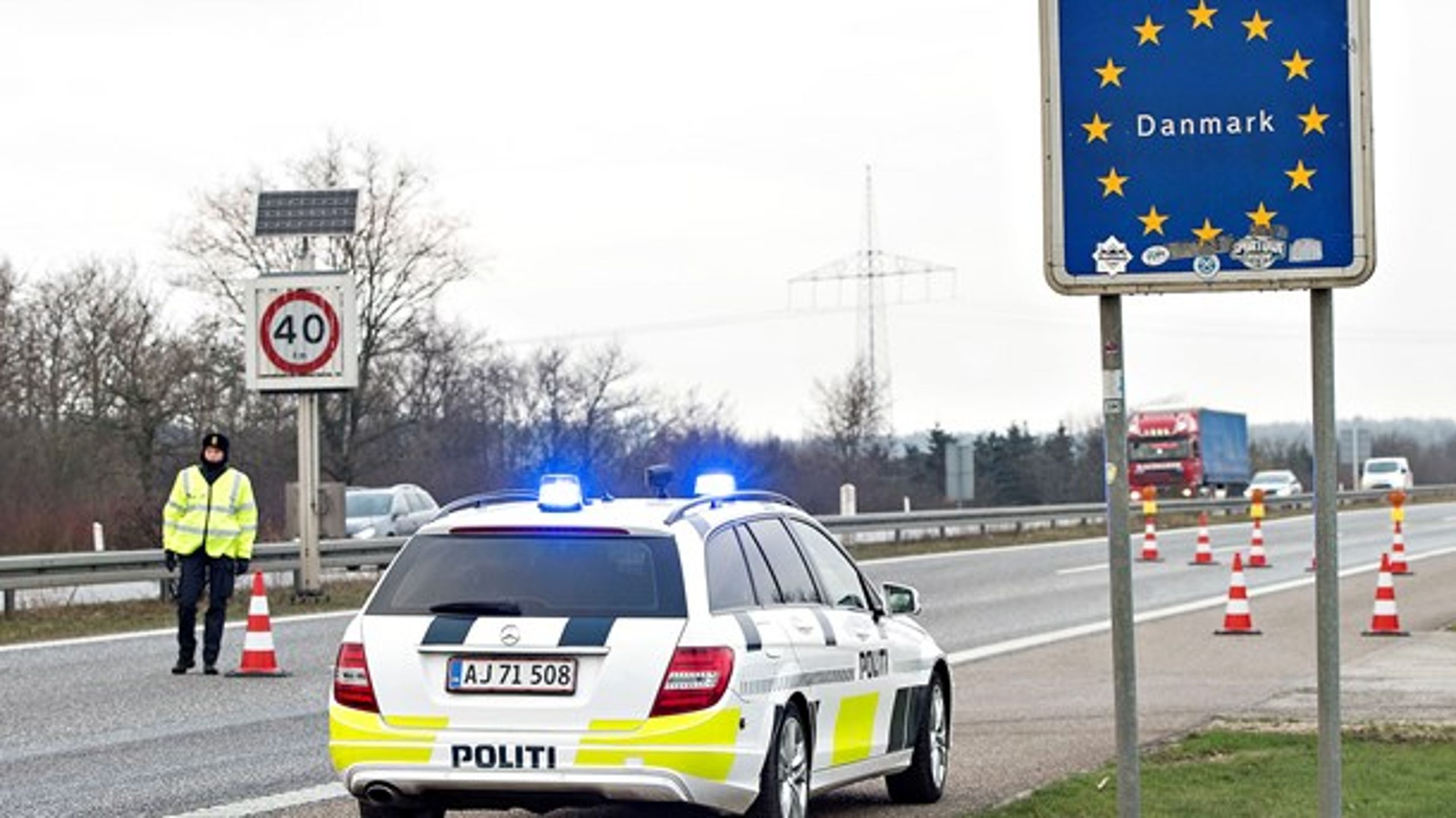 Grænsekontrollen ved den dansk-tyske grænse var et midlertidig svar på krisen i 2015,&nbsp;men den er efterhånden mere symbolpolitik end realpolitik, mener direktør i Tænketanken Europa.&nbsp;