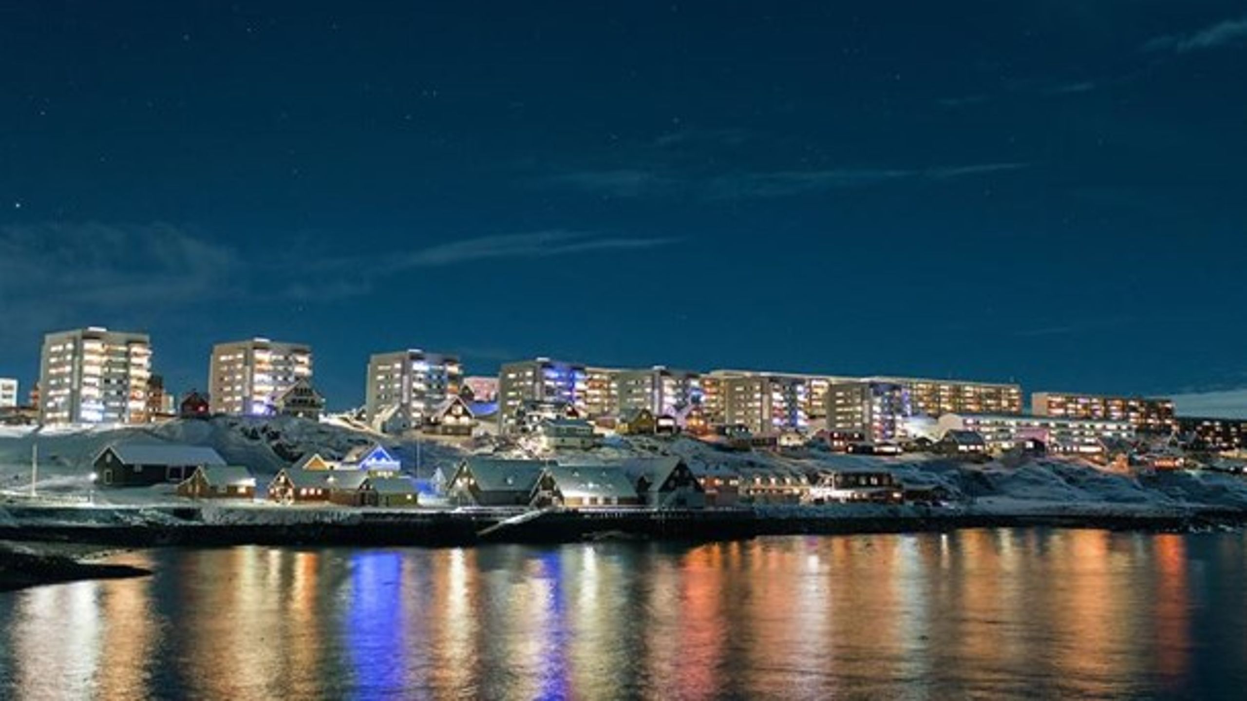 Kolonihavnen i Nuuk ved aftentide.