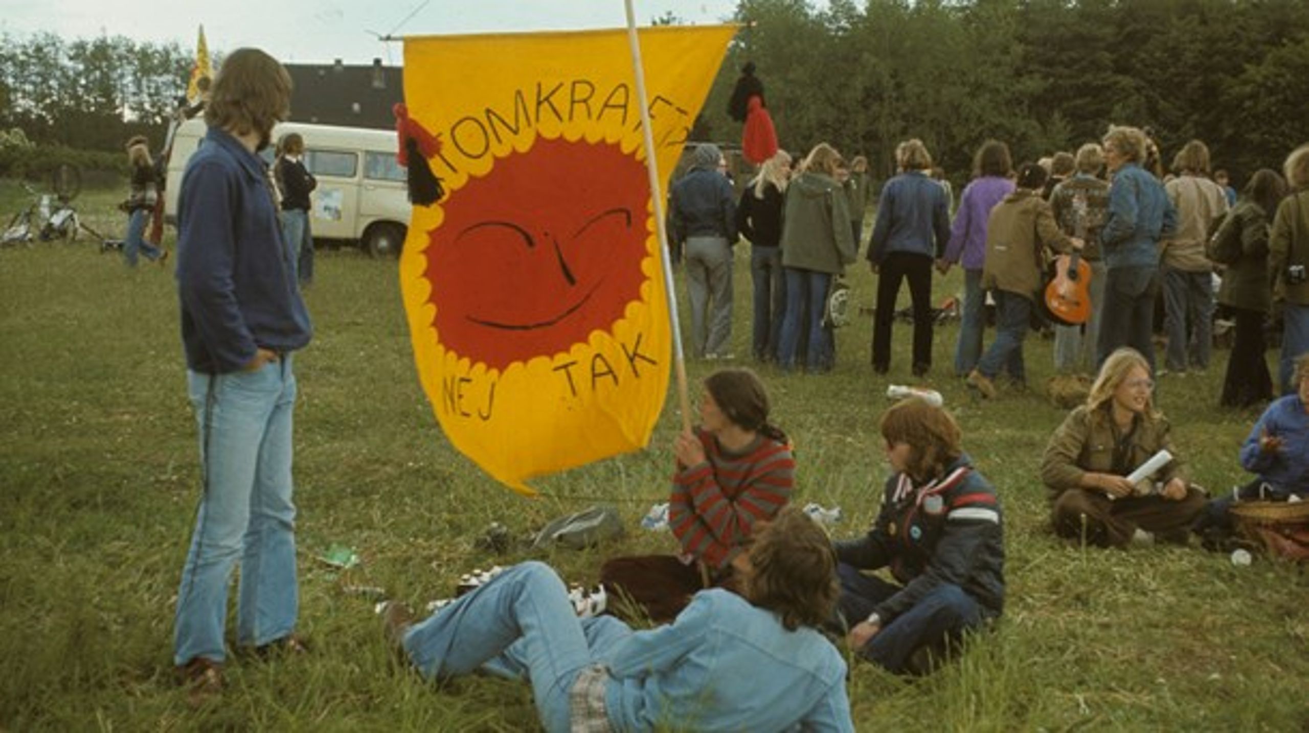 I Danmark har atomkraft været et af de største tabuer i dansk politik siden venstrefløjen i 70'erne gik på gaden under parolen "Atomkraft - nej tak".