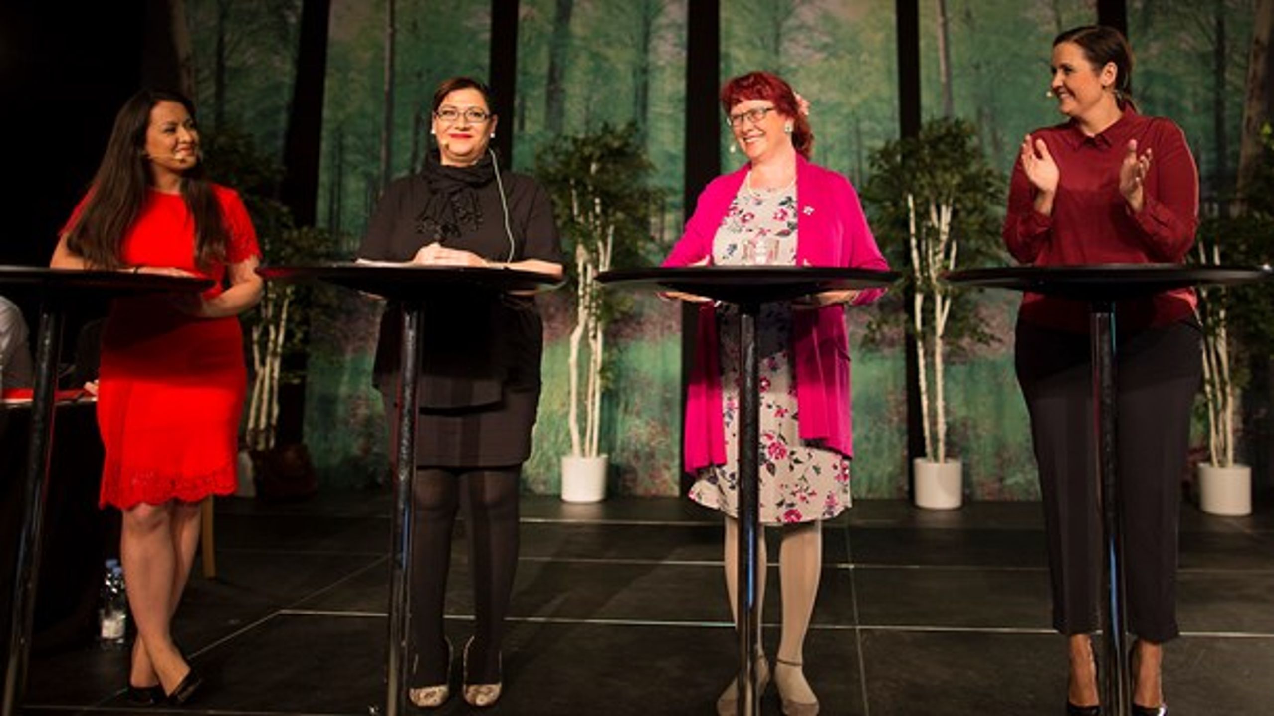 SF afholder landsmøde på Vingstedcenteret i Vejle lørdag 16. april 2016. Formand Pia Olsen Dyhr (th.) holder tale, hvor også indvandring var på dagsordenen. På scenen blev hun flankeret af (fra venstre) Geeti Amiri, Elmas Berke og skoleinspektør Lise Egholm.