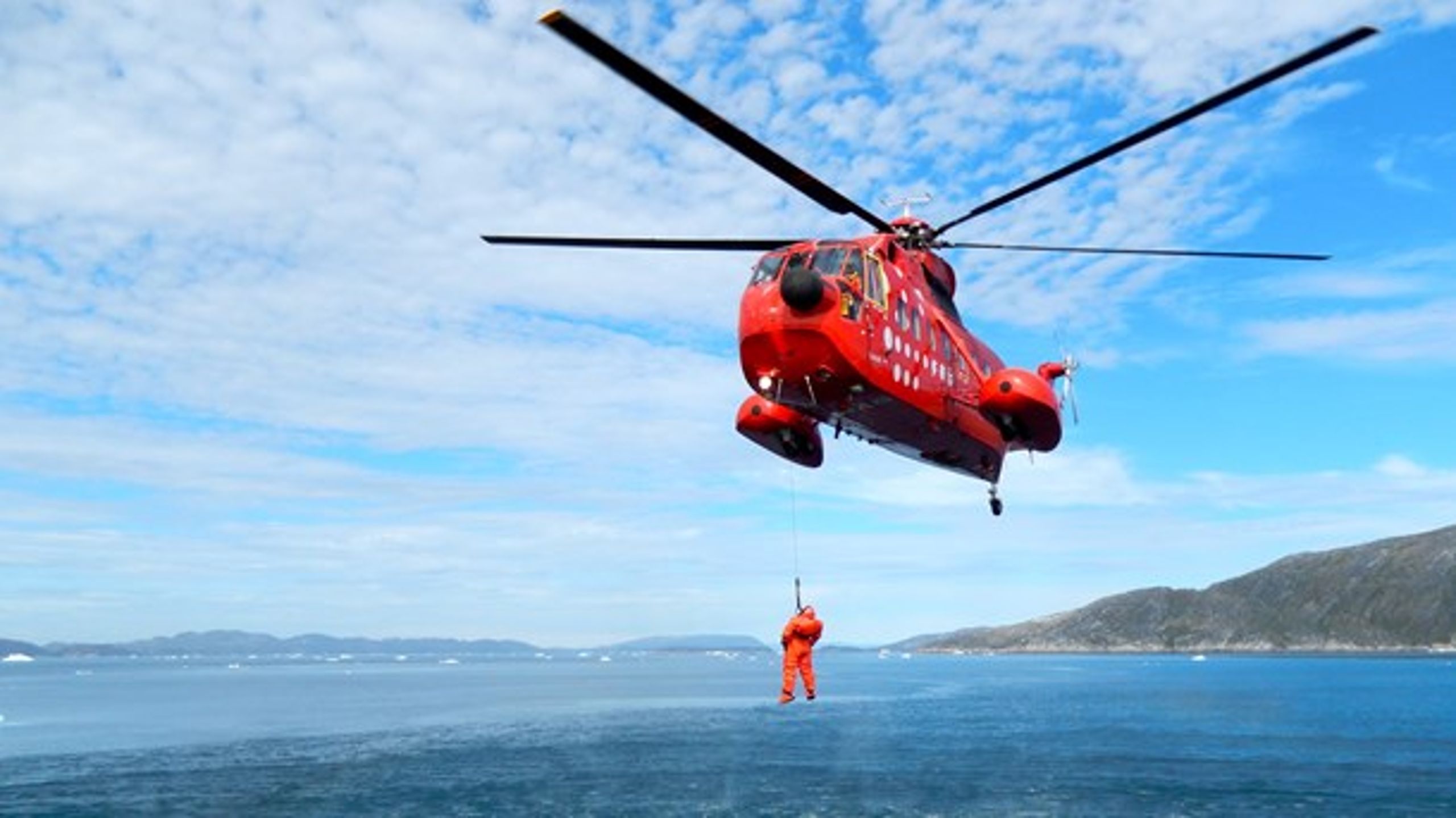 Air Greenlands nuværende S-61 redningshelikopter i aktion.
