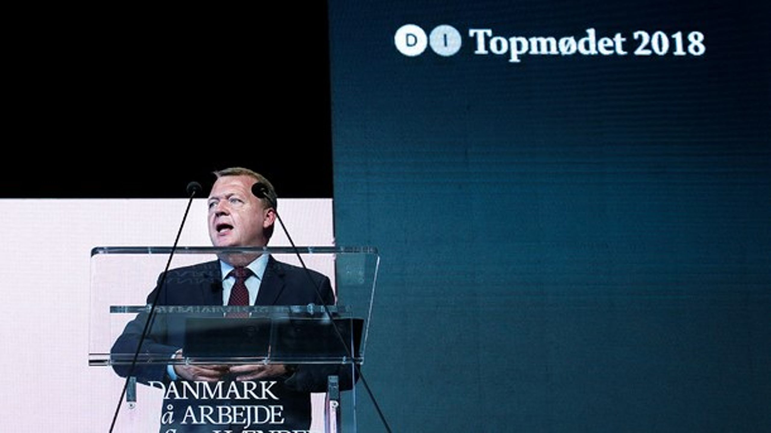 Lars Løkke Rasmussen på talerstolen ved DI's topmøde i september