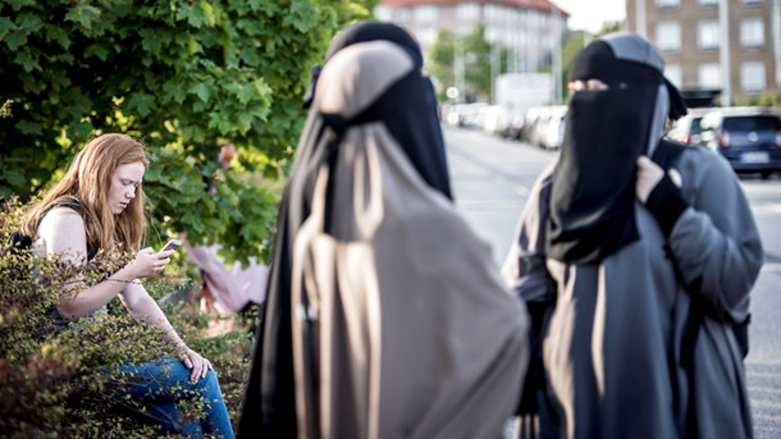 Vi skal stille krav om, at folk fra islamiske kulturer på det lavpraktiske plan viser, at de vil Danmark. Derfor er tørklæder, leverpostej og badeforhæng også vigtigt, skriver Marie Karup (DF). (Arkivfoto)