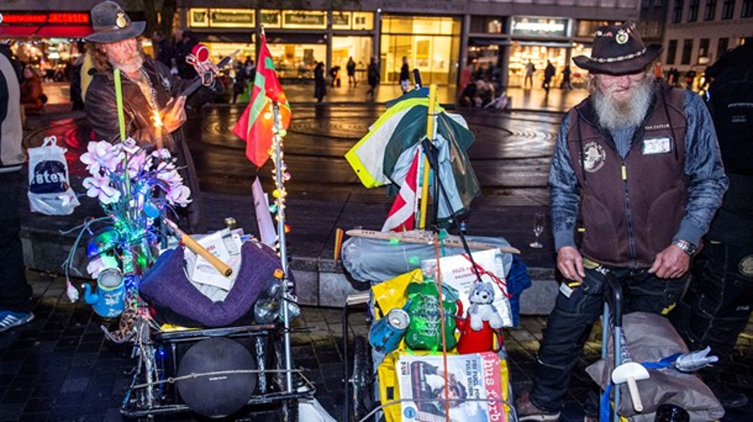 De hjemløses landsorganisation afholdt i november et fakkeloptog mod zoneforbuddet, der rammer hjemløse danskere. Regeringen sender ansvaret for hjemløse videre til kommunerne, som ikke lever op til deres opgave,&nbsp;mener SAND's sekretariatsleder.