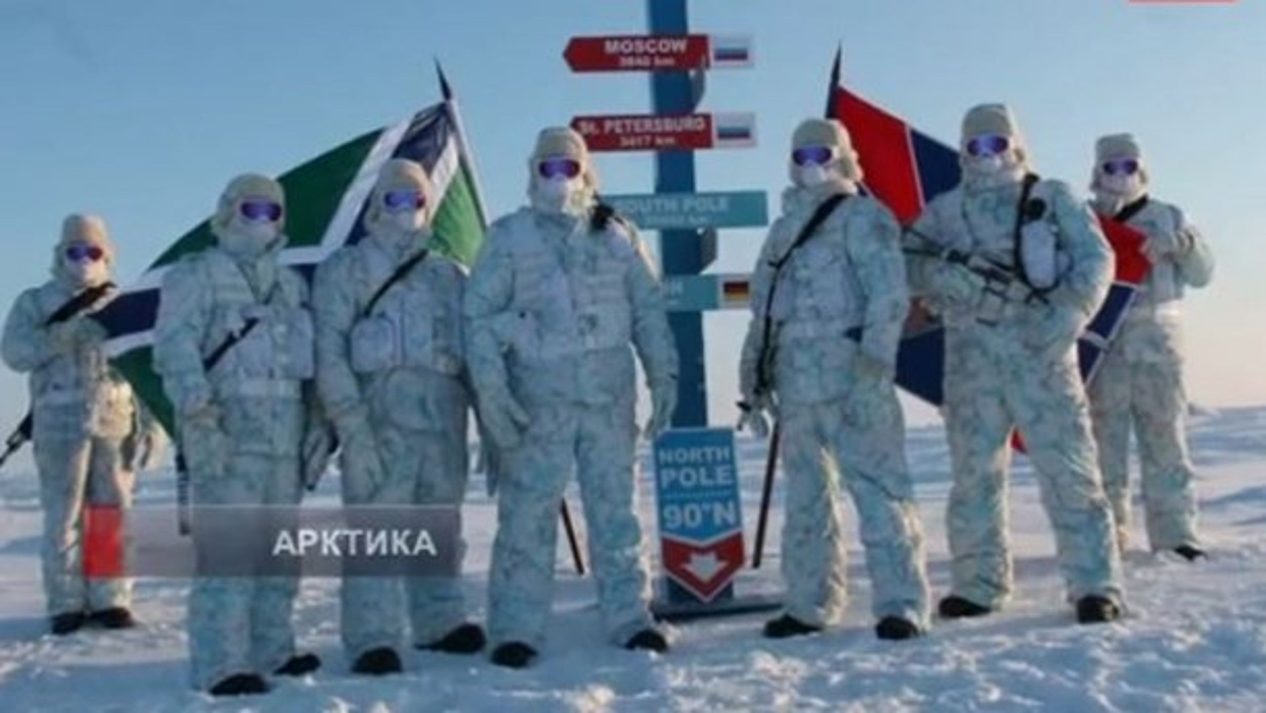 Repræsentanter fra Ruslands grænsekontrol FSB planter flag på Nordpolen.