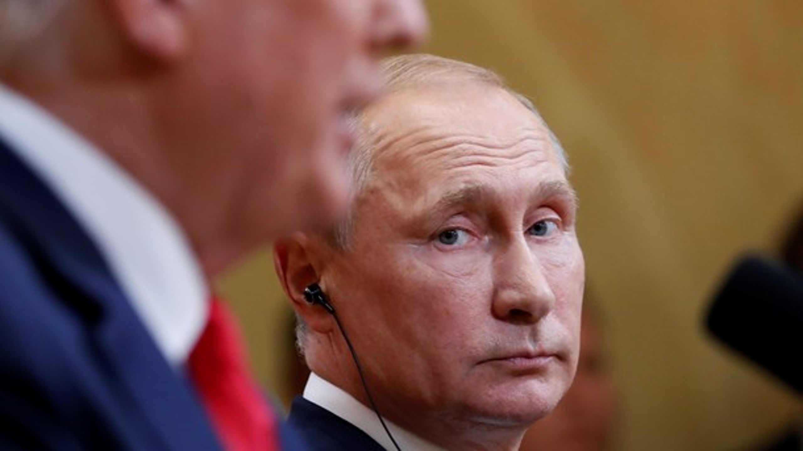 Bogen er bedst, når den fokuserer på Putins misinformation, skriver Christian Egander Skov.