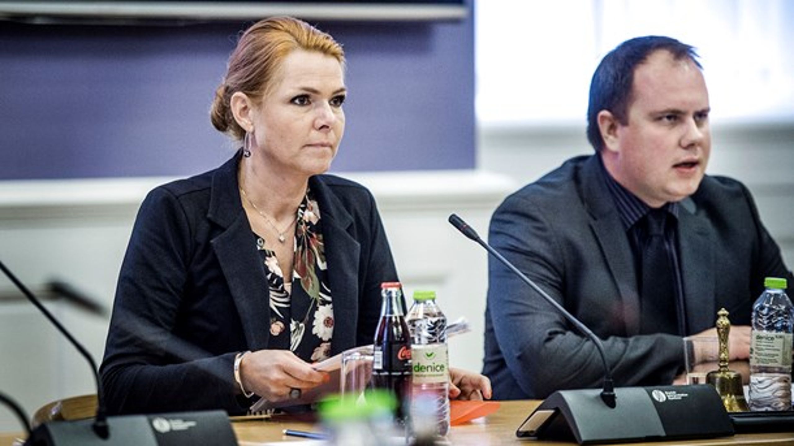 Dansk Folkeparti er glade for, at flere elementer i udlændingeaftalen "støder imod internationale konventioner". Men både den nye, lave ydelse til flygtninge og placeringen af et udrejsecenter på en øde ø risikerer direkte at bryde grundloven eller konventioner, vurderer eksperter.