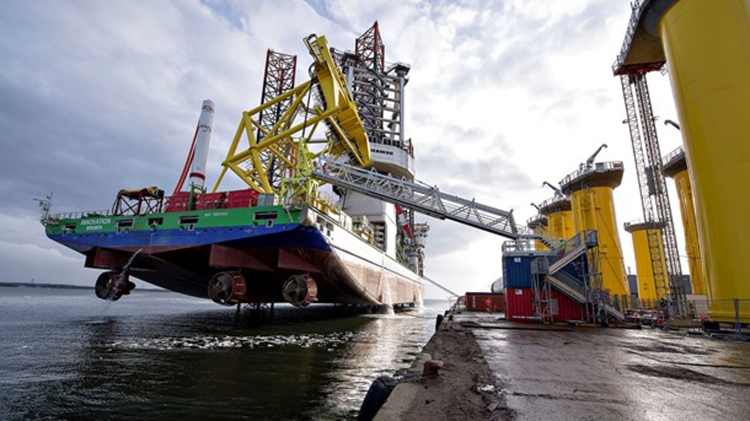 En række problemer som ulovlig støtte og ulige konkurrence skal udbedres i de danske havne med en ny havnelov. Det mener Danske Havnevirksomheder, der efterspørger politisk handling.