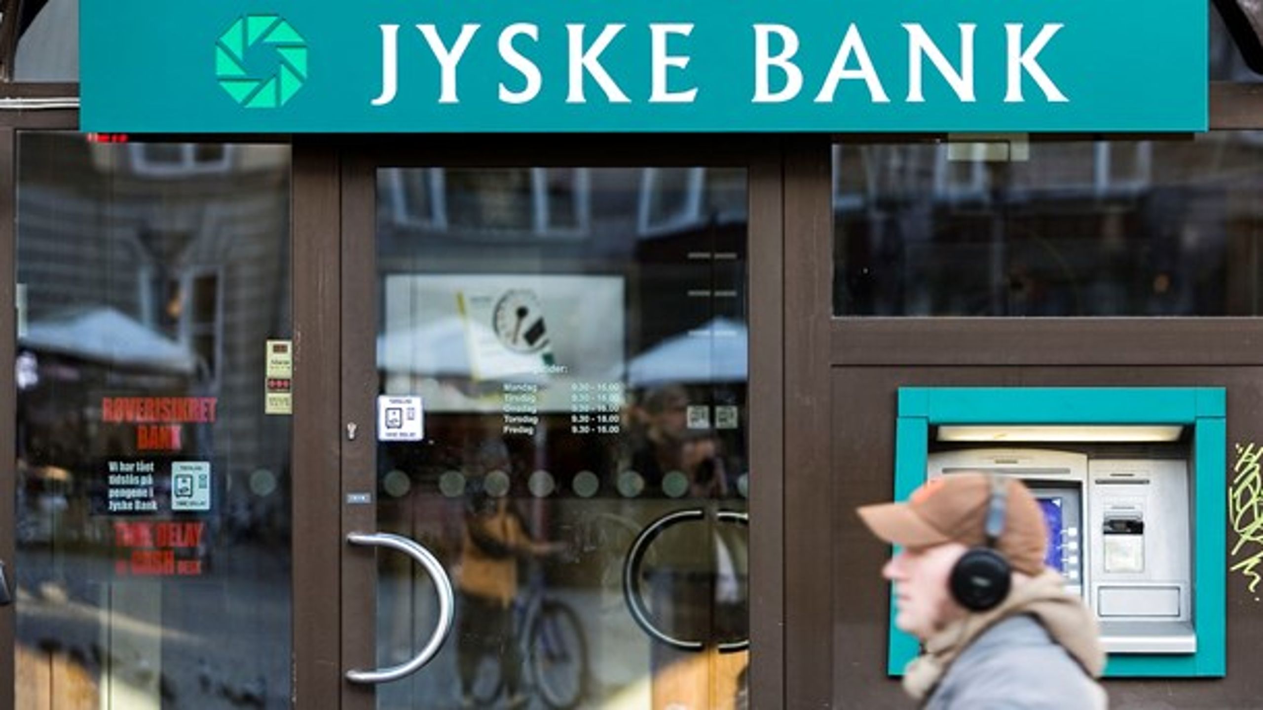 Jyske Bank er et af de pengeinstitutter, som har hævet priserne 
allermest for foreningskunder. Gebyrerne på foreningskonti er således 
steget med adskillige tusinde kroner i Jyske Bank. <br>