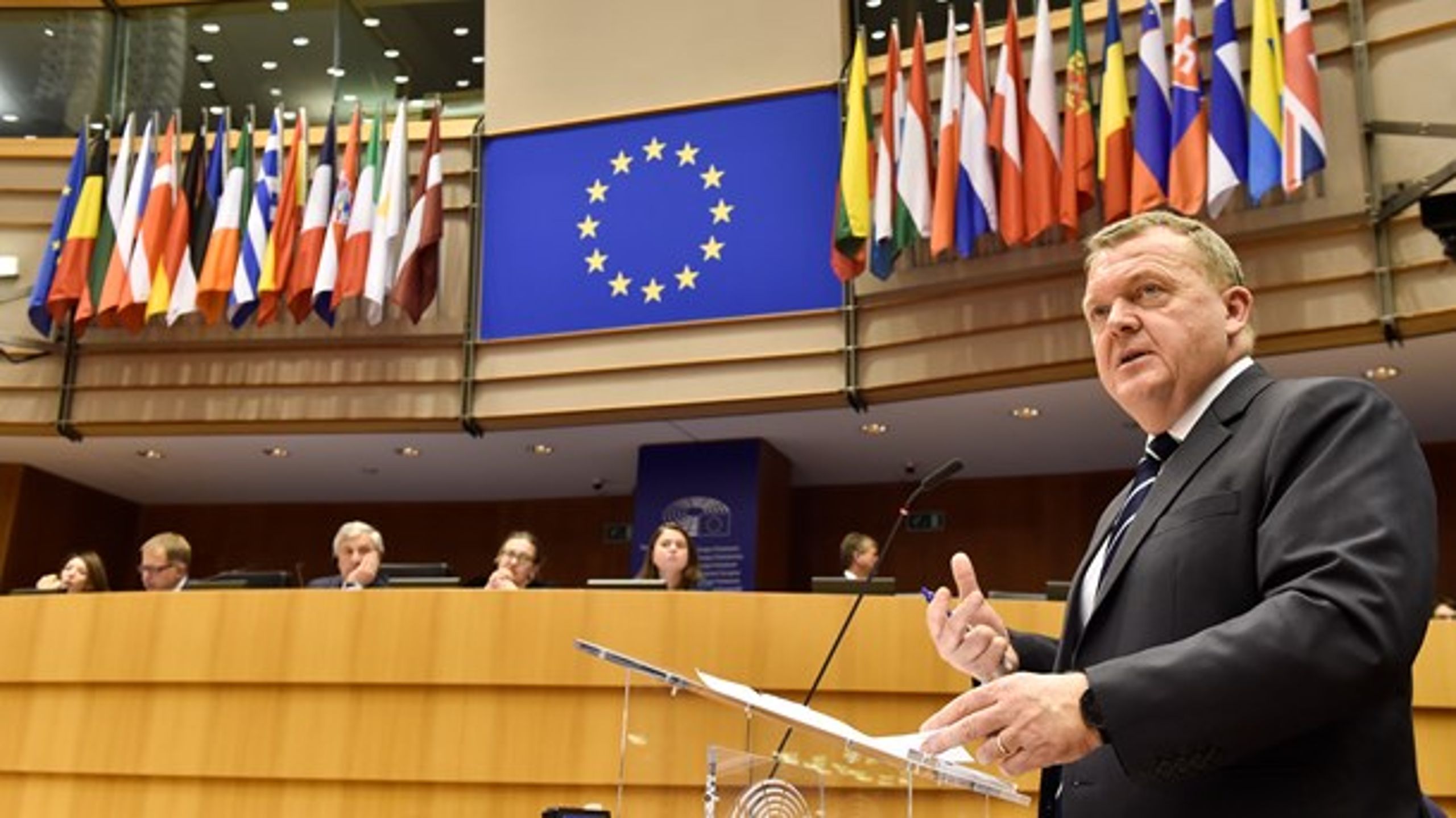 "Det bliver ikke med mig som deltager," sagde statsminister Lars Løkke Rasmussen om en potentiel afstemning om udmeldelse af EU, da han var i Bruxelles for at give sit bud på en vision for Europas fremtid. En ny måling viser, at et stort flertal af befolkningen ligesom Løkke helst bliver i EU.