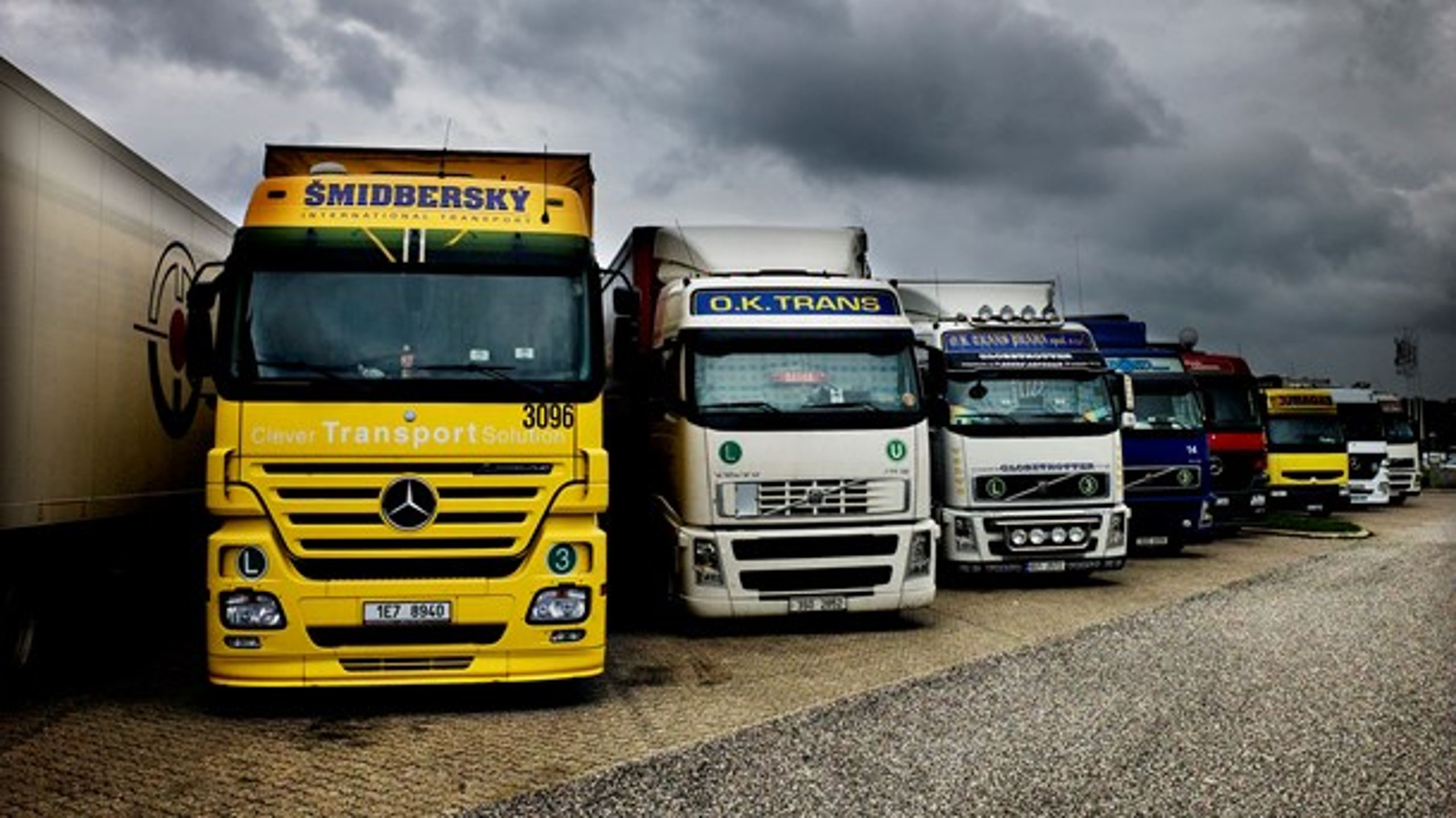 Godstransport i Danmark med udenlandske lastbiler udgør et uundværligt bidrag til at få vareflowet ind i og ud af Danmark til at glide. Derfor er parkeringsindgrebet bekymrende, skriver Martin Aabak.&nbsp;