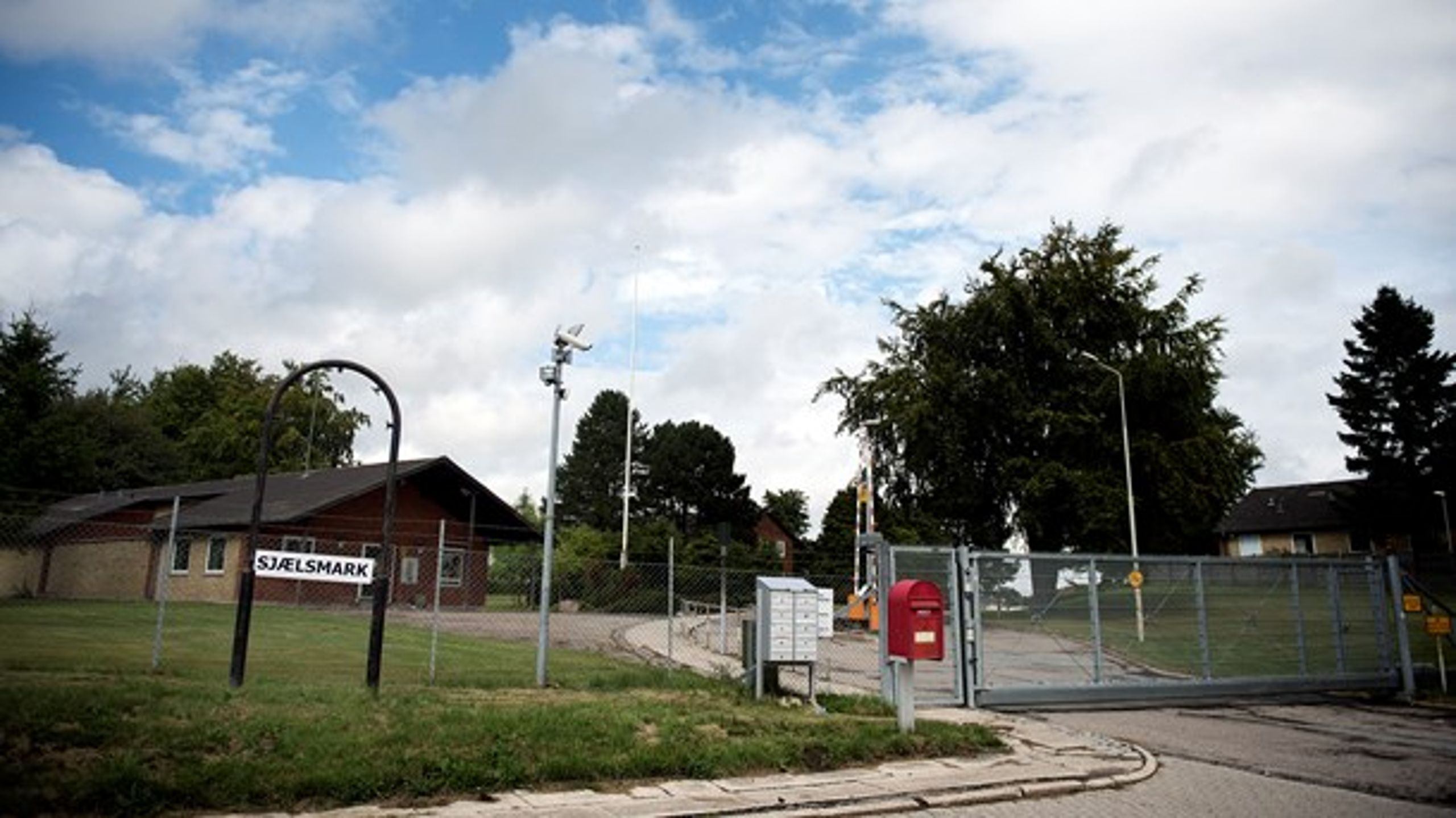 I 2015 blev den gamle kaserne til Udrejsecenter Sjælsmark.
