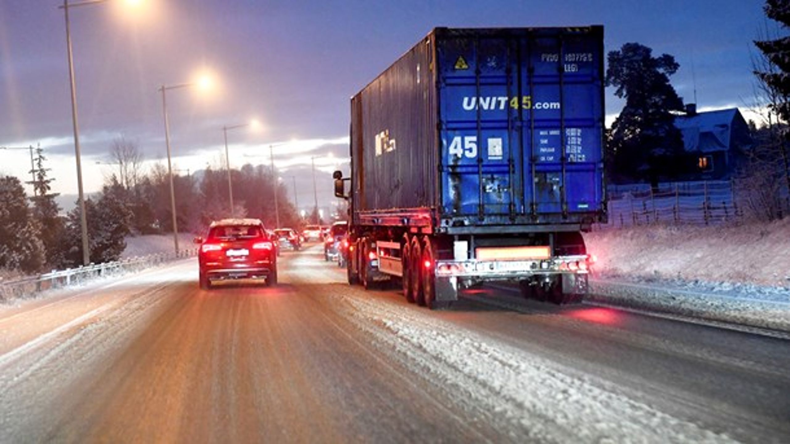Manglende opbakning til en ny vejpakke kan spænde ben for fælles EU-regler om lastbilchaufførers rettigheder.