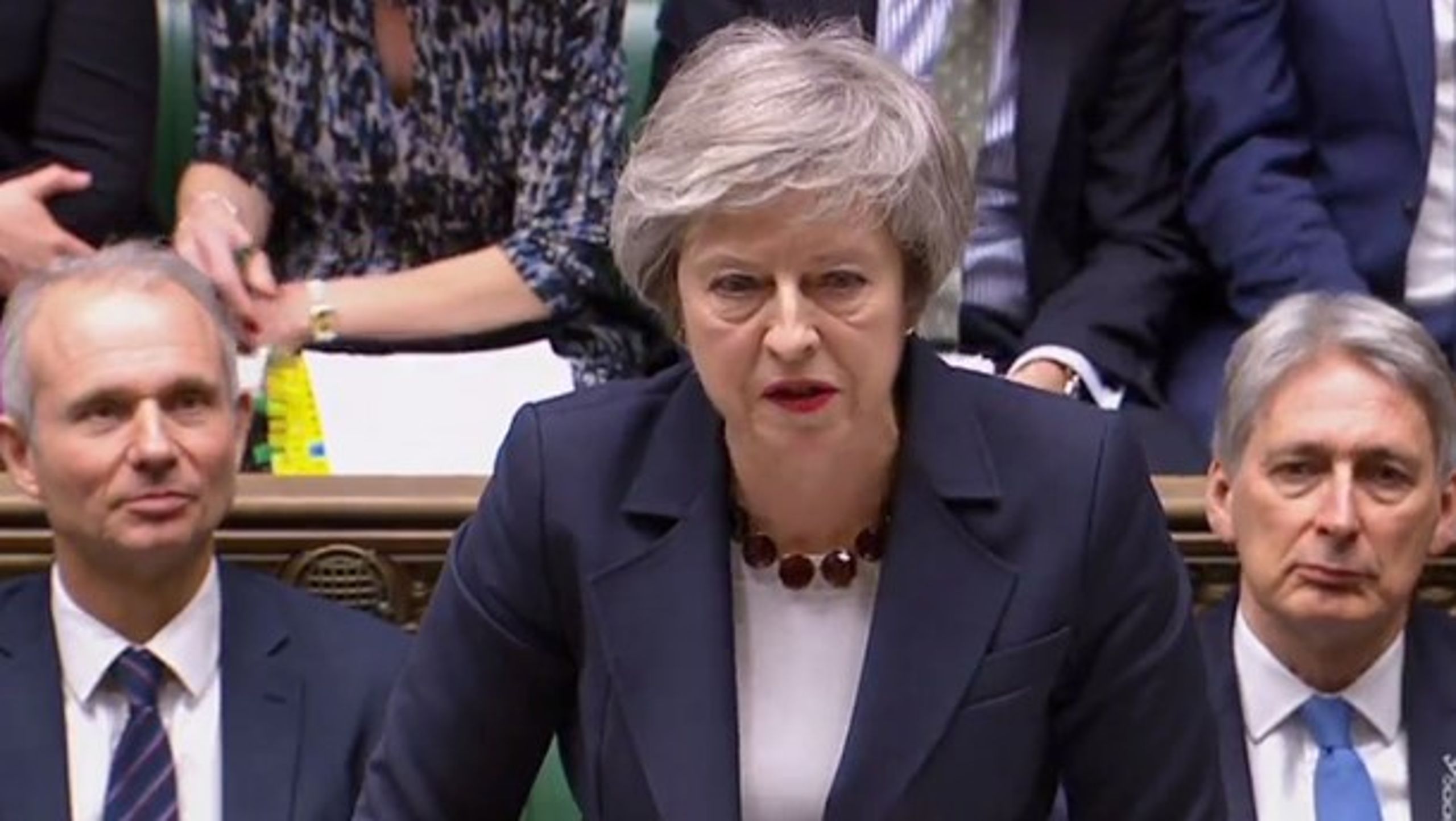 Den britiske premierminister står til et eklatant nederlag, når hun tirsdag forelægger den 585 sider lange aftale om briternes exit fra EU for Underhuset.