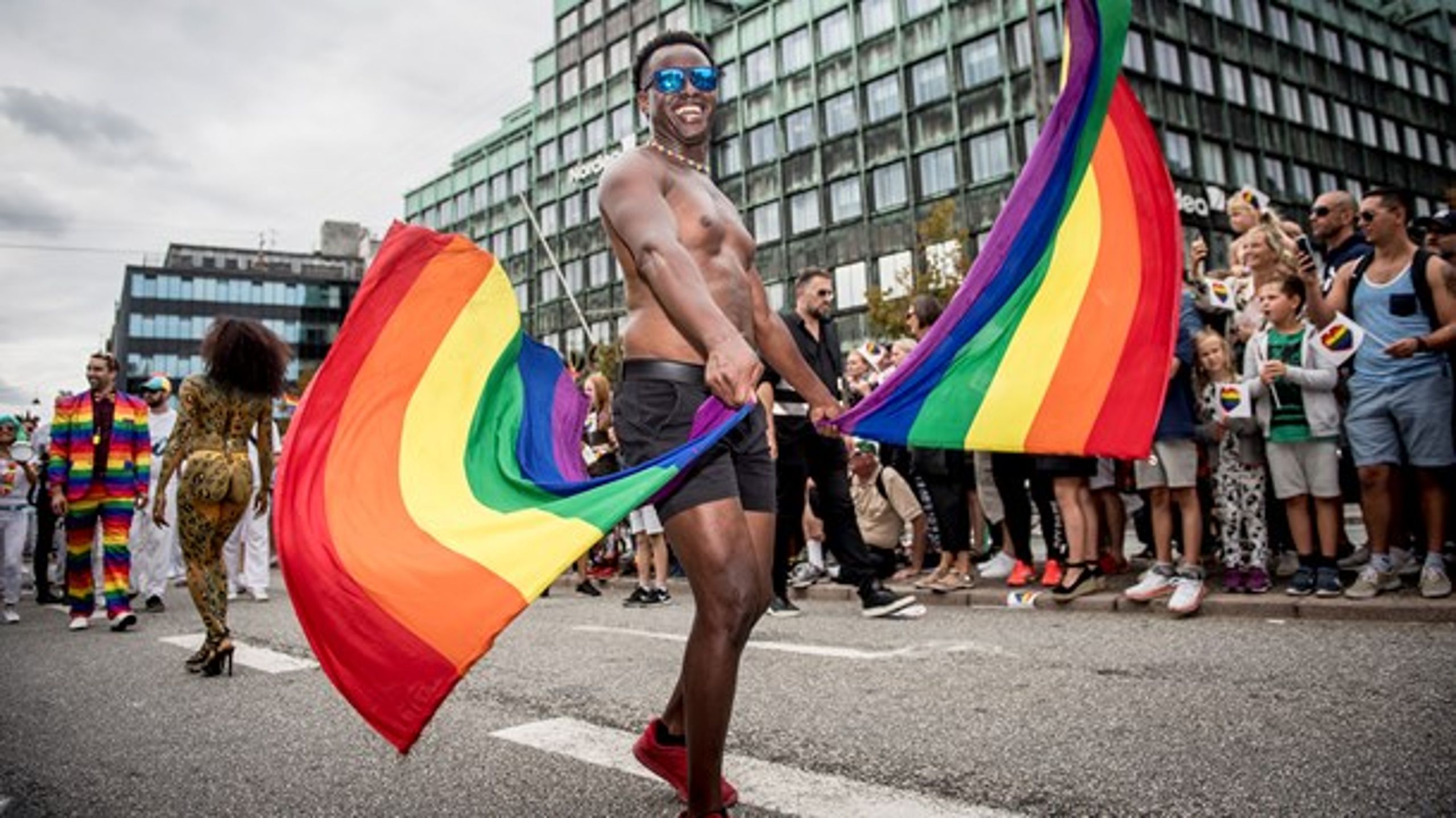 Priviligerede hvide, heteroseksuelle danskere, der langsomt tvinges til at dele små bidder af deres magt med minoritetsgrupperne, har intet at flippe ud over, skriver Tommy Petersen.