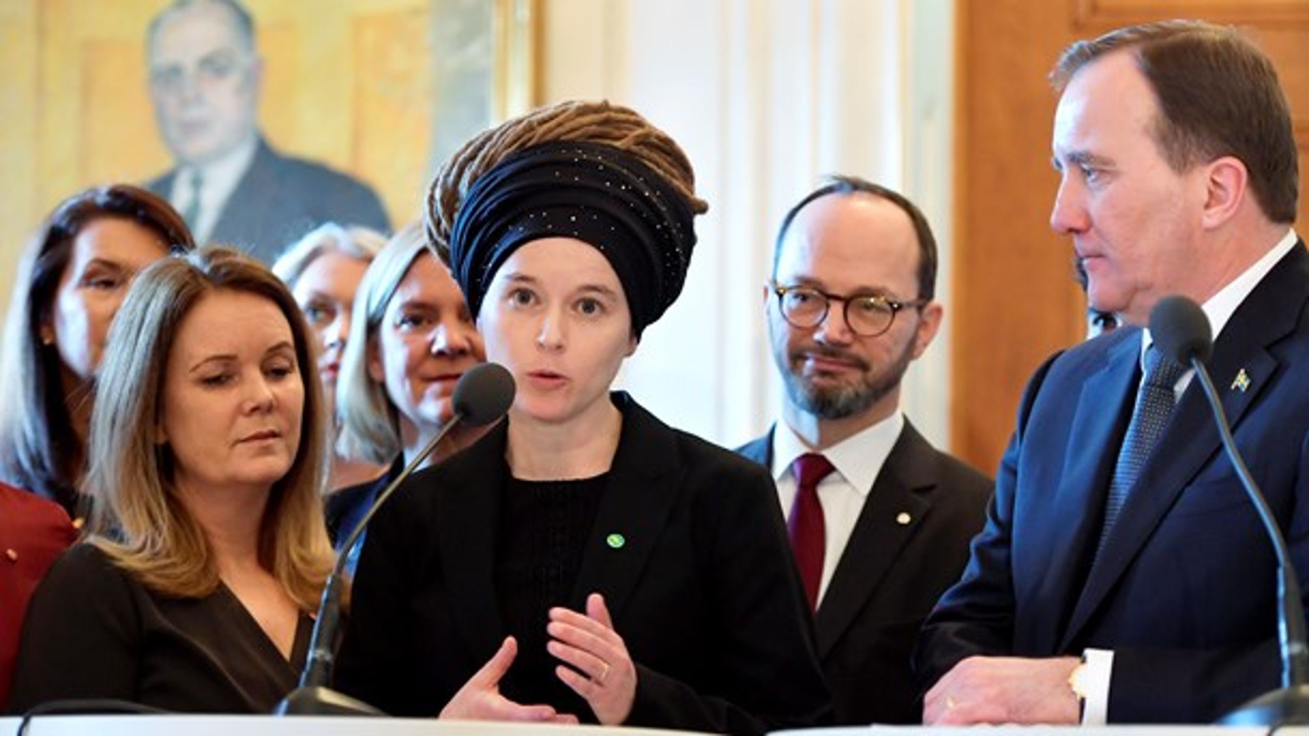 Statsminister Stafn Löfven (S) i selskab med sin nye kulturminister&nbsp;Amanda Lind fra Miljöpartiet.
