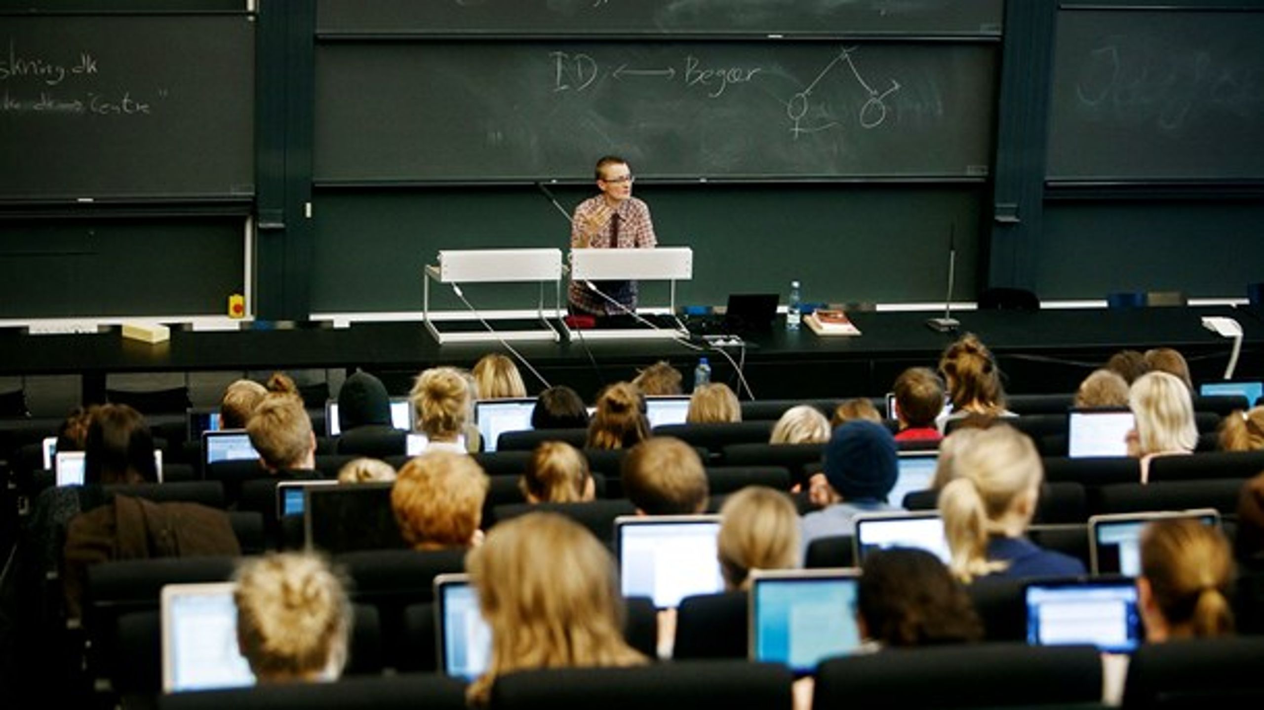 Der mangler konkurrence om stillinger på de danske universiteter. Det slår en ny rapport fra DFiR&nbsp;fast og anbefaler at få mere fornyelse udefra.&nbsp;