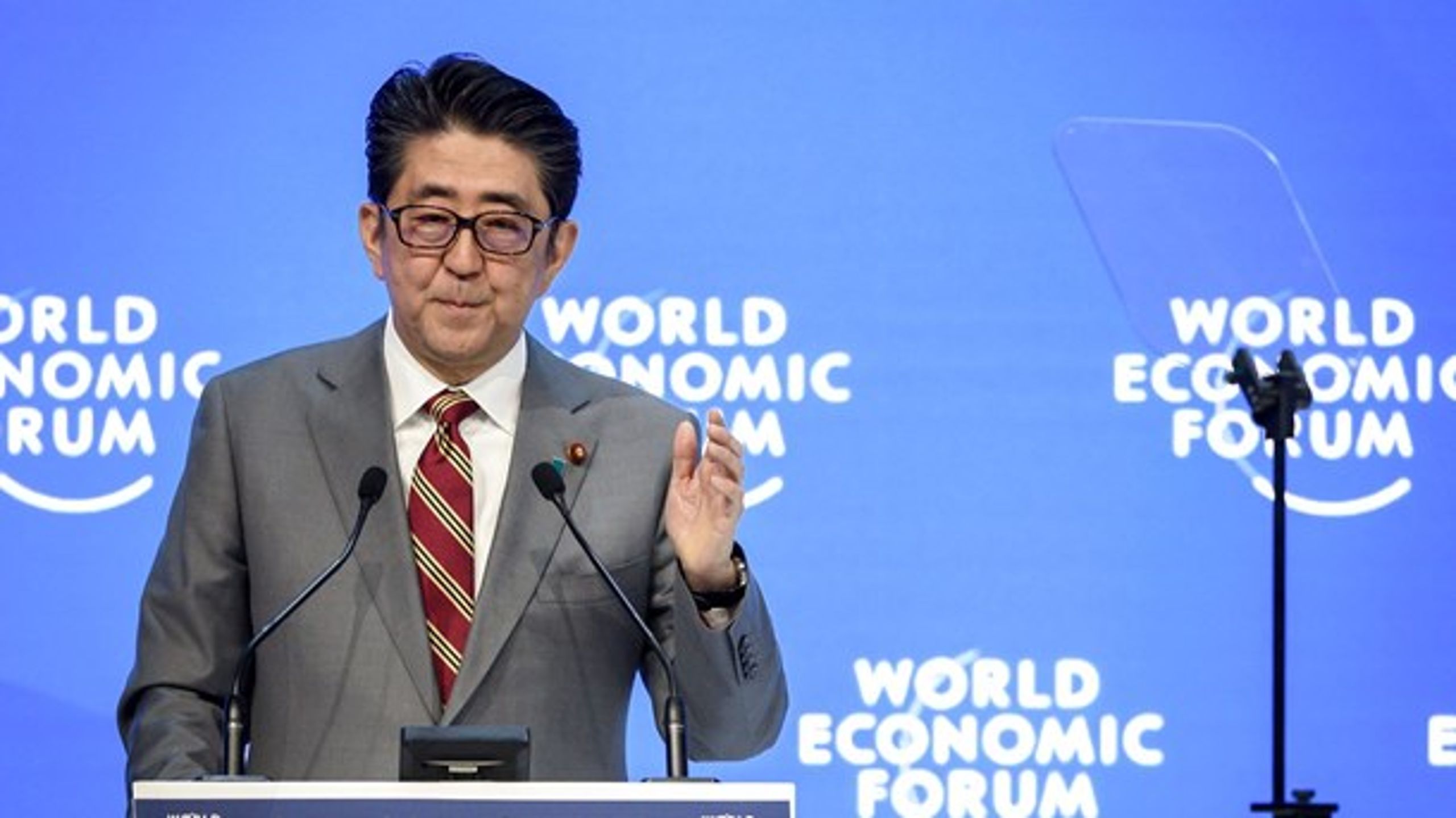 Japans premierminister, Shinzo Abe, håber på global regulering af persondata.
