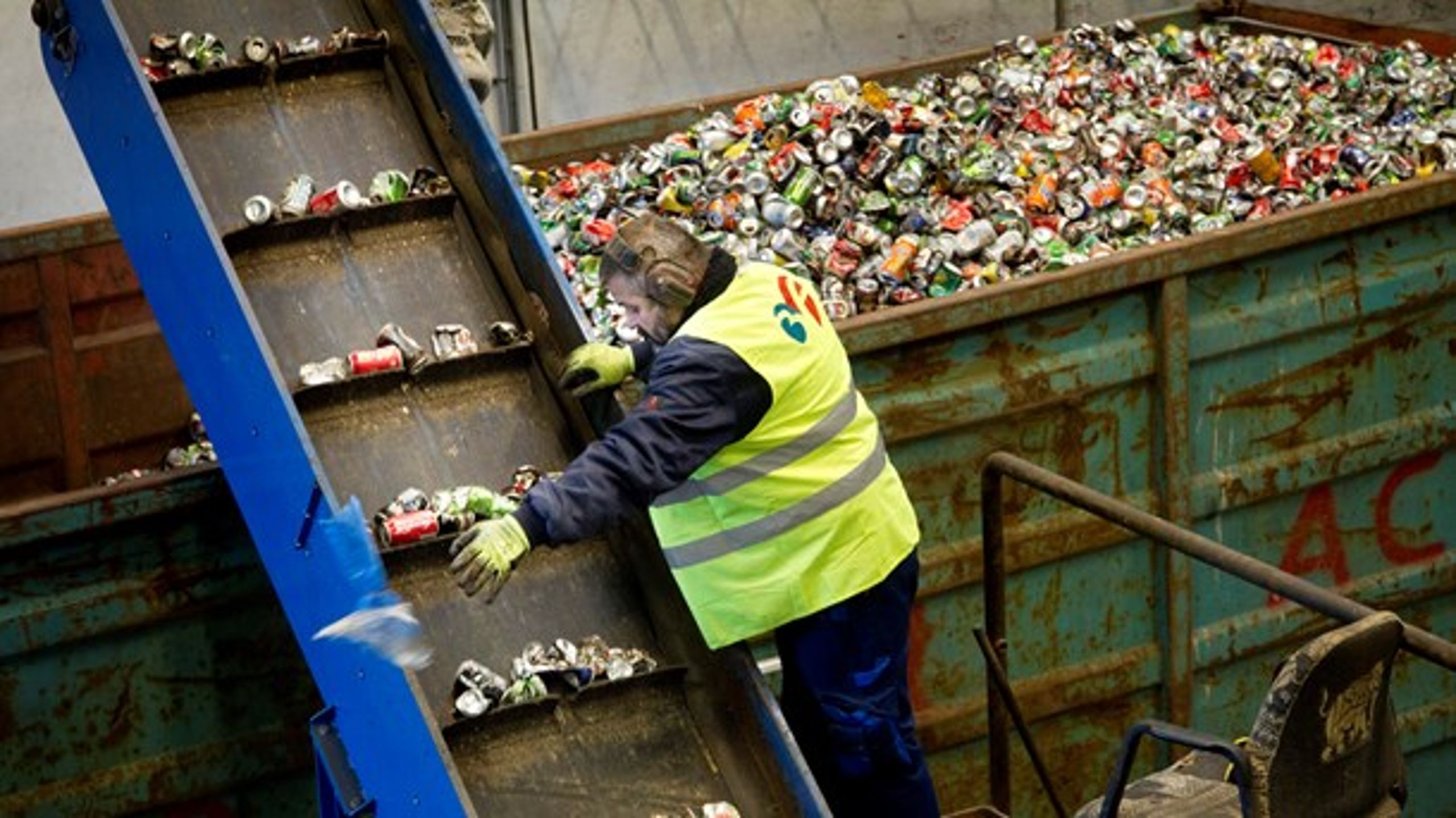 Der er uendeligt mange store som små virksomheder, der indsamler og behandler affald med henblik på genanvendelse af materialer til nye produkter, mener DTL og Dansk Erhverv.