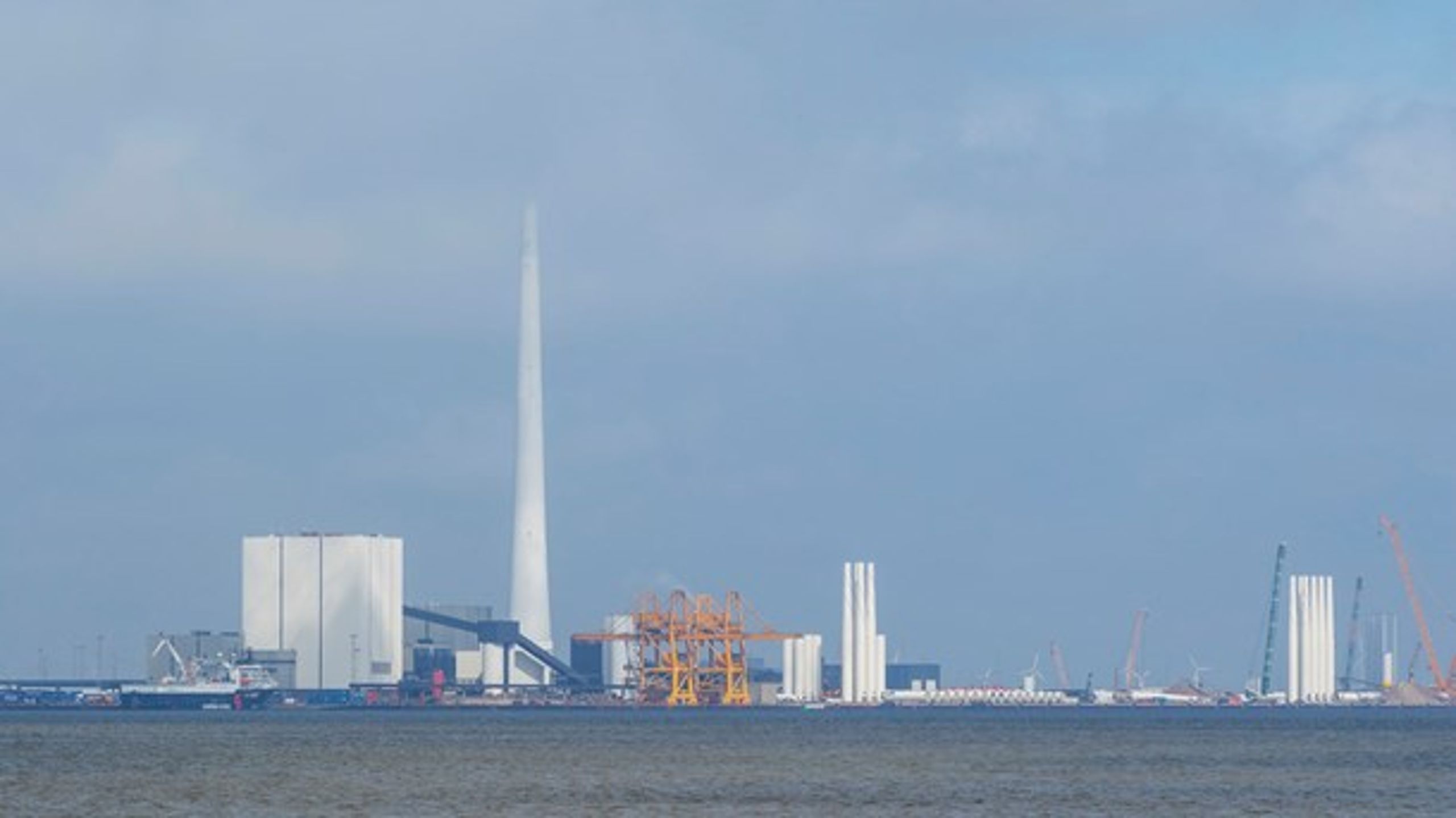 En stor del af fjernvarmen i Esbjerg og Varde kommuner produceres på Ørsteds kulfyrede&nbsp;Esbjergværket på havnen i Esbjerg.