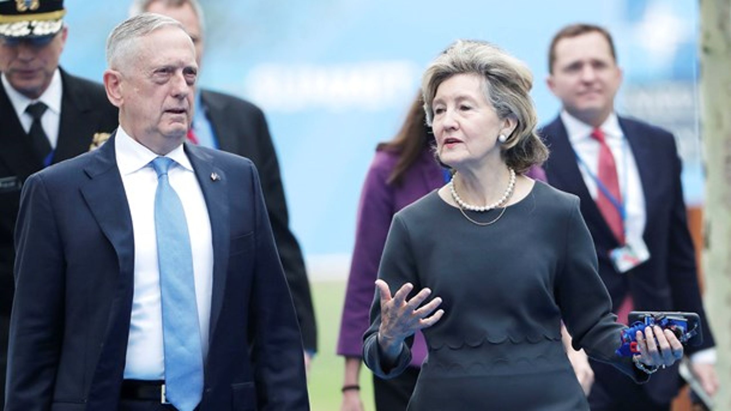 Sidste sommer ankom USA's Nato-ambassadør, Kay Bailey Hutchison, til alliancens topmøde sammen med forsvarsminister James Mattis. Siden har Mattis sagt op.