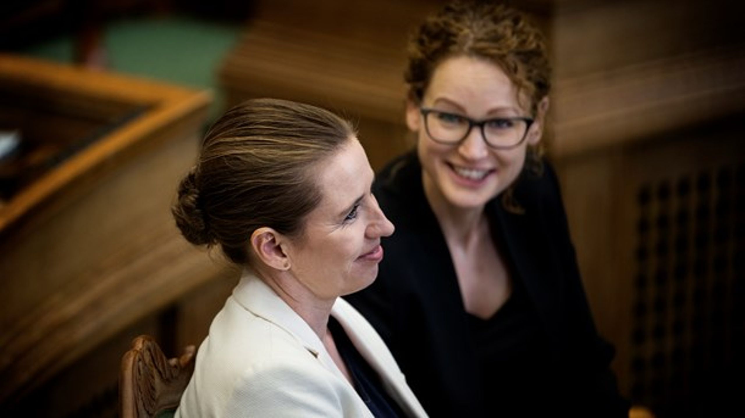 Pernille Skipper (EL) og Mette Frederiksen (S) er de to mest populære partiledere lige nu.