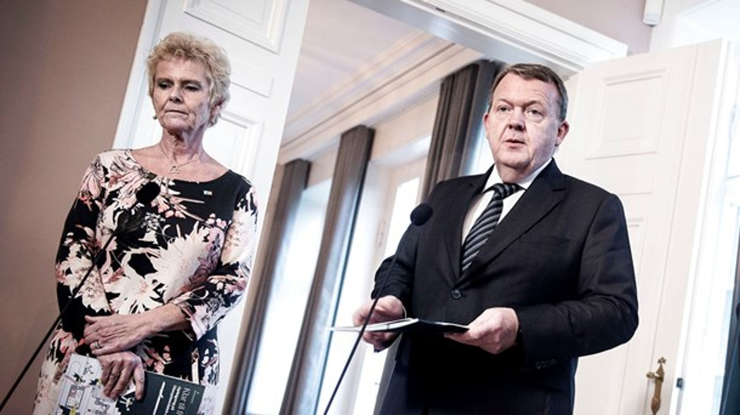 FH-formand Lizette Risgaard og statsminister Lars Løkke Rasmussen (V) ved det afsluttende møde i Disruptionrådet.