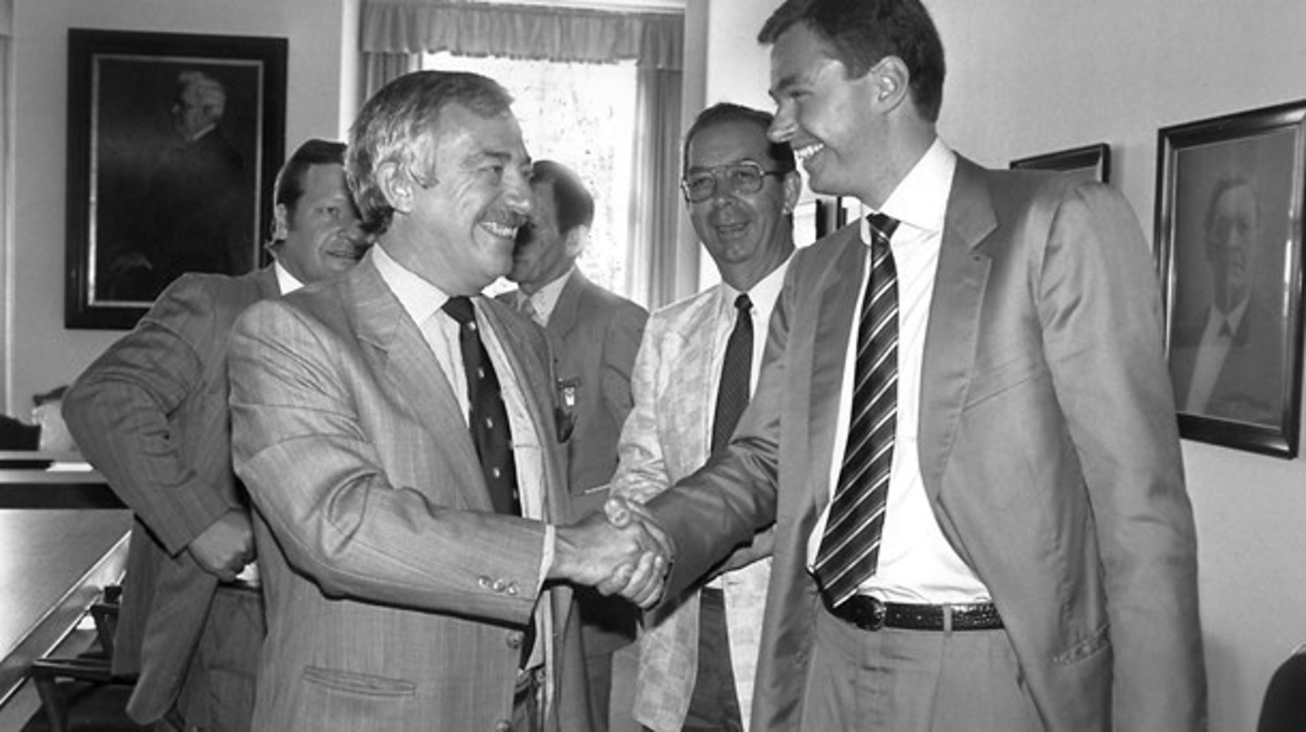 Klaus Riskær Pedersen og daværende Venstre-formand Uffe Ellemann-Jensen i 1989.