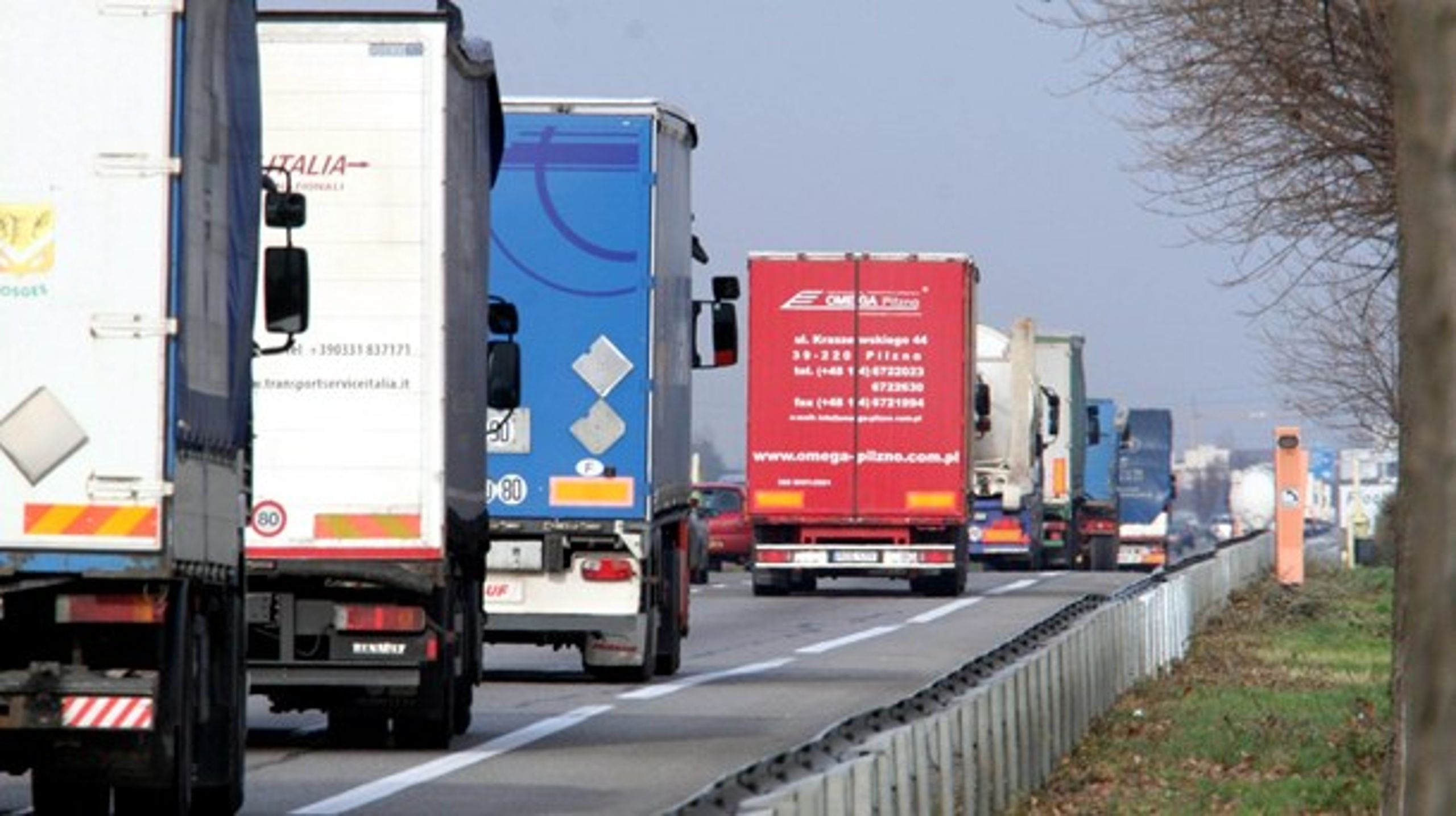 Ifølge Europa-Parlamentet var tunge køretøjer i 2016 ansvarlige for cirka en fjerdedel af CO2-udledningen fra vejtransporten i EU.&nbsp;