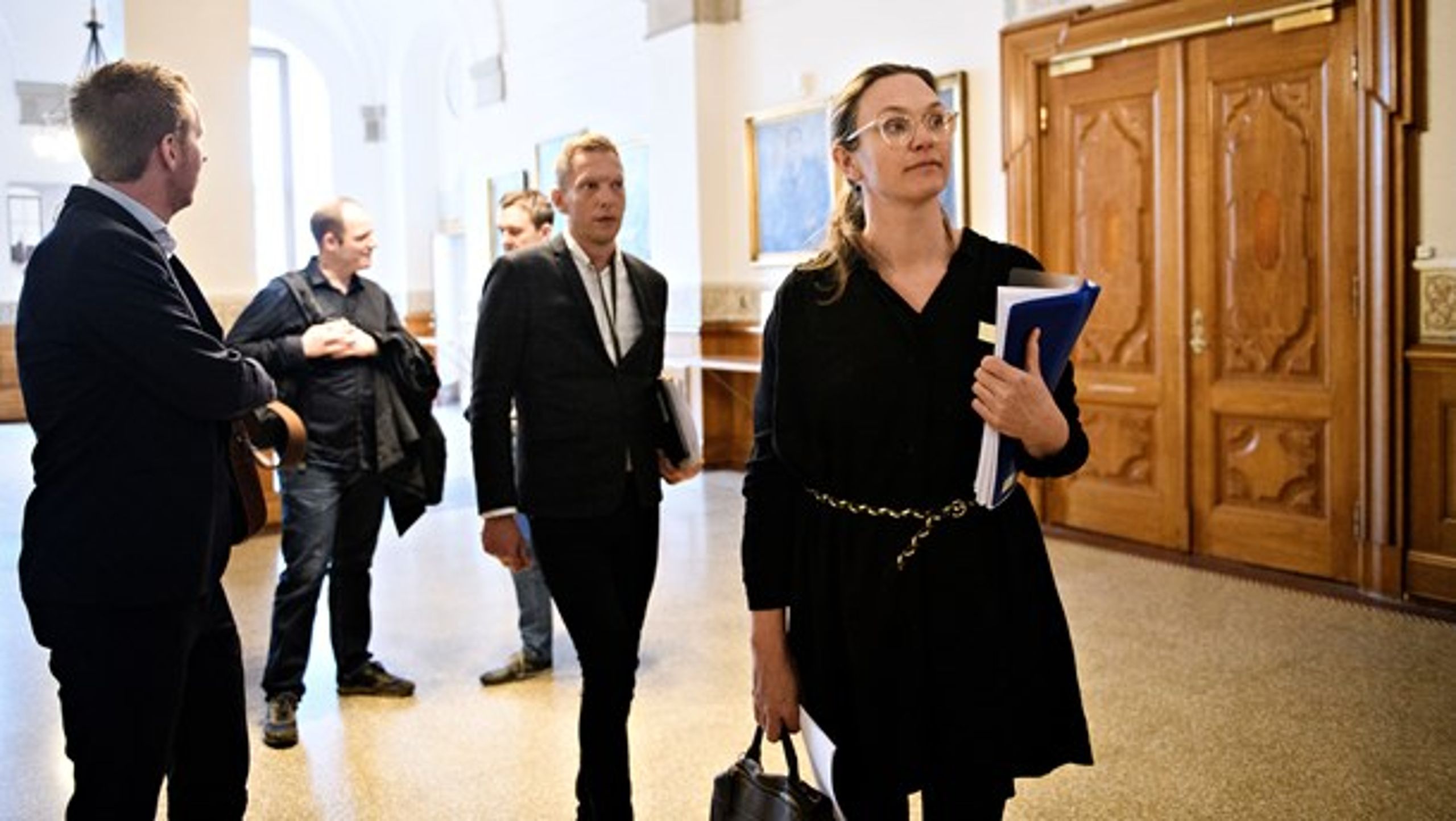 Undervisningsminister Merete Riisager på vej til samråd til tirsdag.