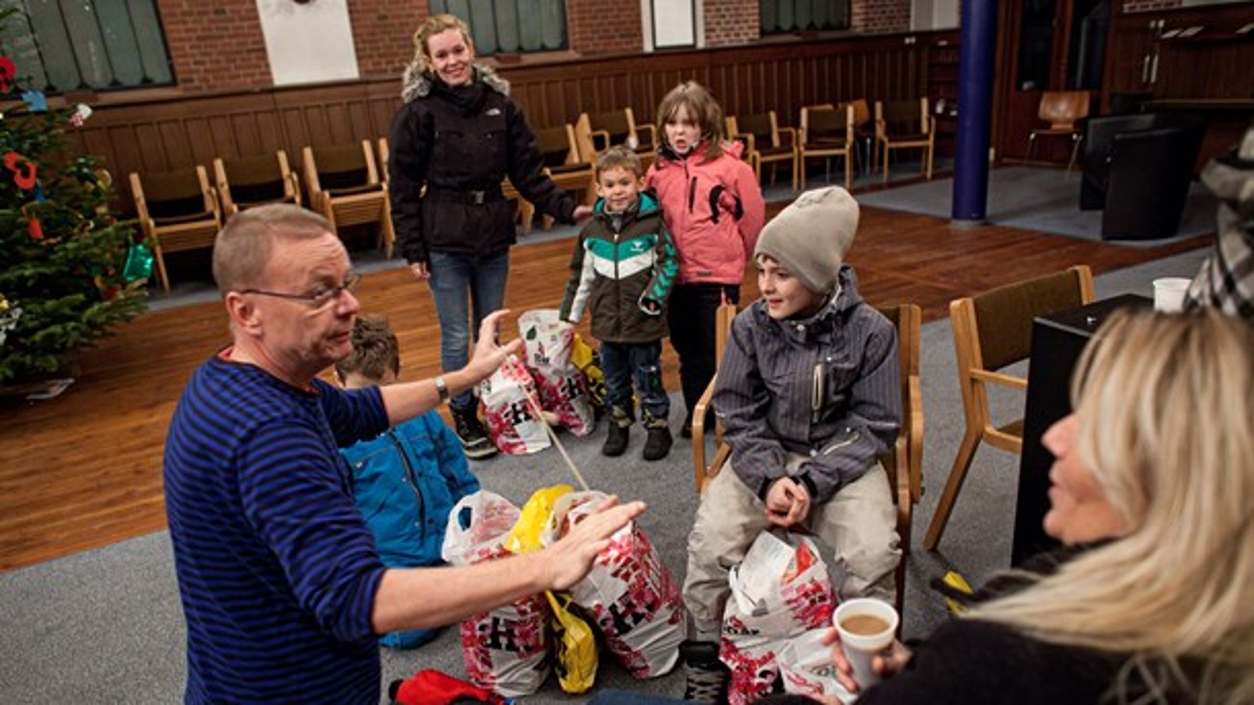 Julehjælp uddeles på Nørrebro.&nbsp;Antallet af
fattige børn er steget med 20.000 på bare to år, og der skal gøres op med denne skævhed, skriver Per Christensen fra 3F. (Arkivfoto).