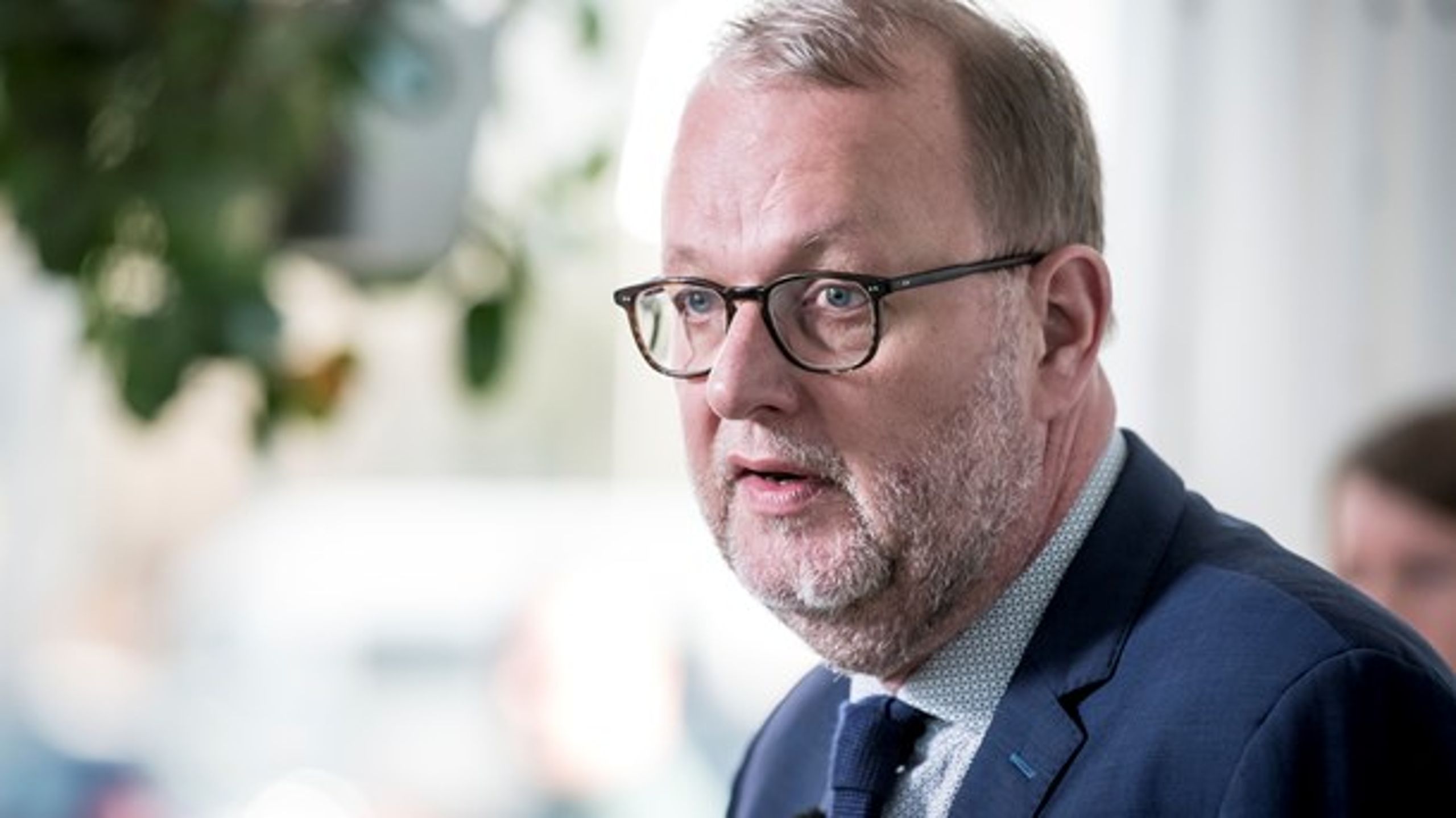 Lars Chr. Lilleholt er åben for at udskyde en renovering af Læsøs højspændingsledning – men advarer om, at prisen for en nedgravning kan ende hos forbrugerne. (Foto: Mads Claus Rasmussen/Ritzau Scanpix).<br>